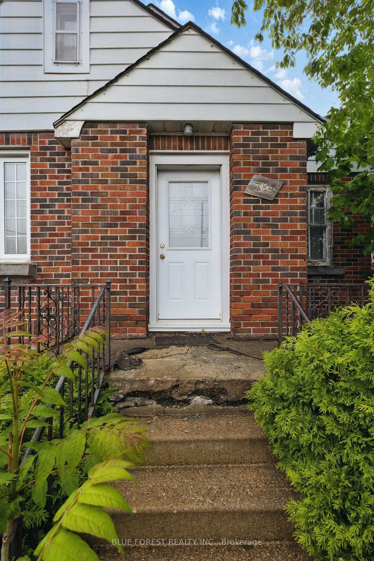 784 Adelaide Street photo 3