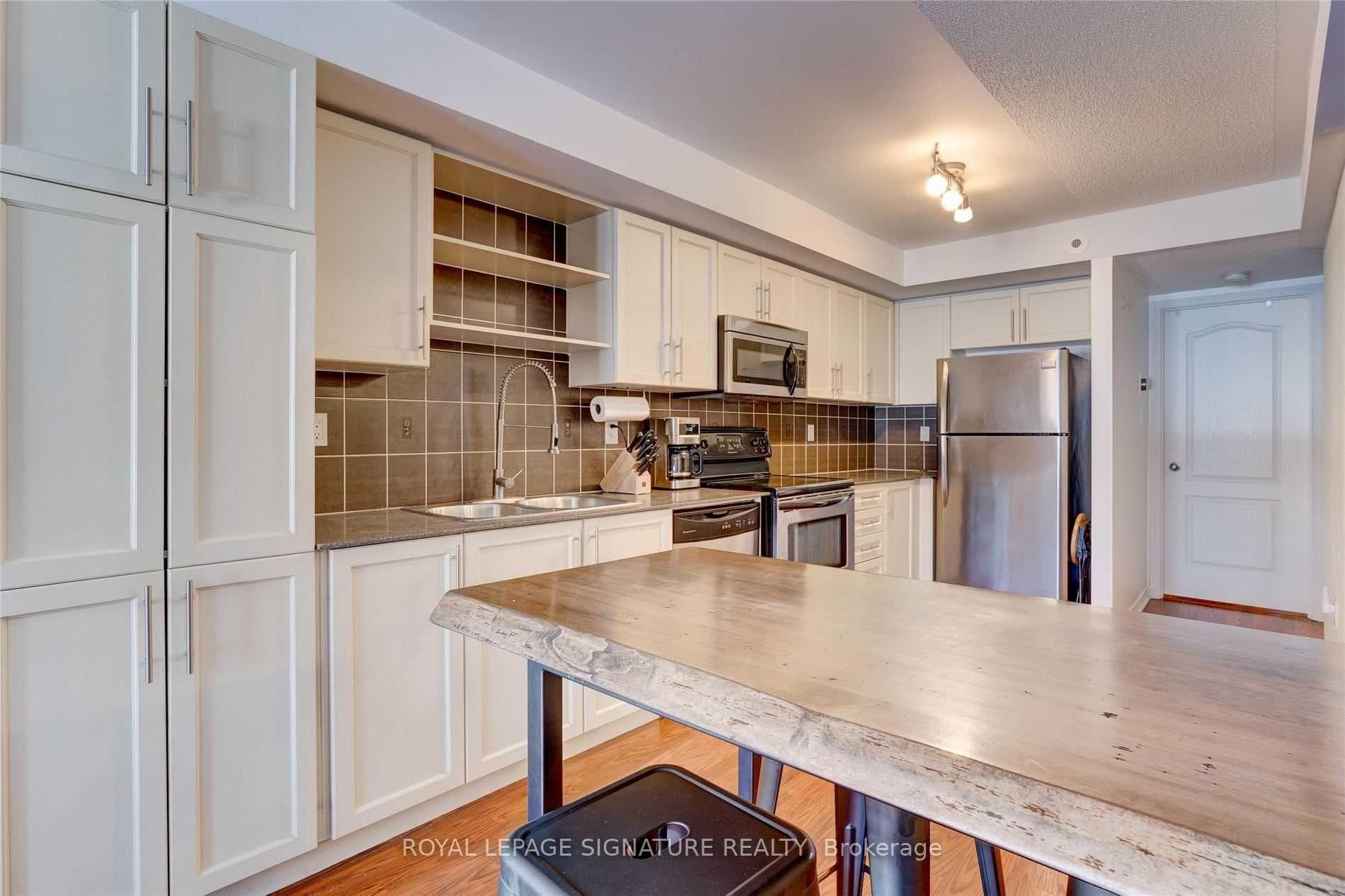 817 Dundas Street Unit 5 photo 6