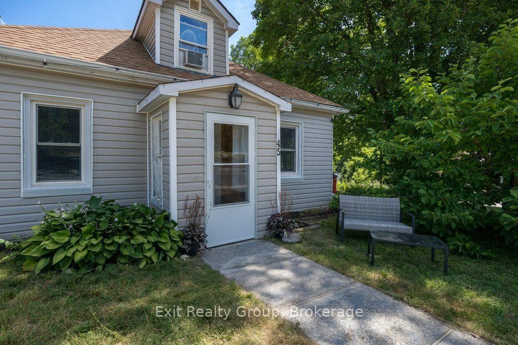 45 McClellan Street photo 4