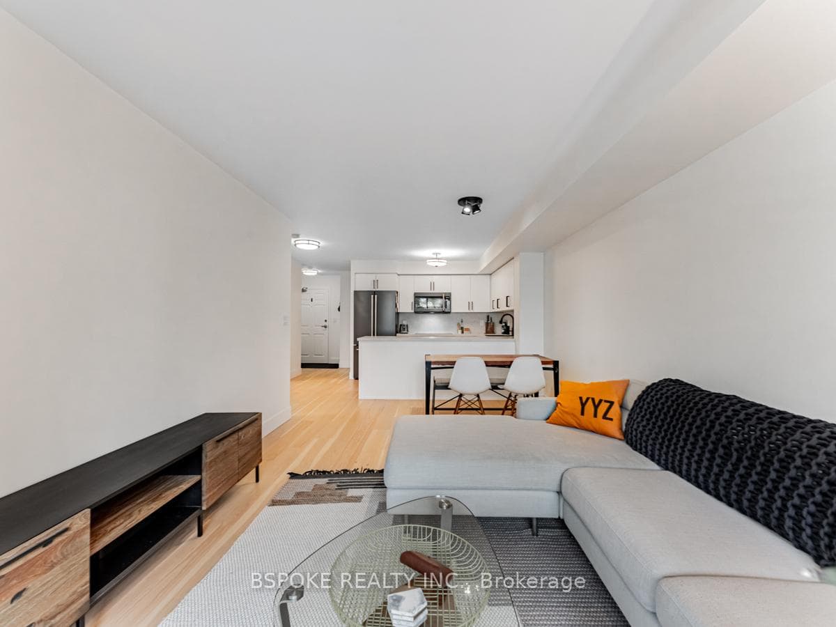 245 Davisville Avenue Unit 208 photo 11