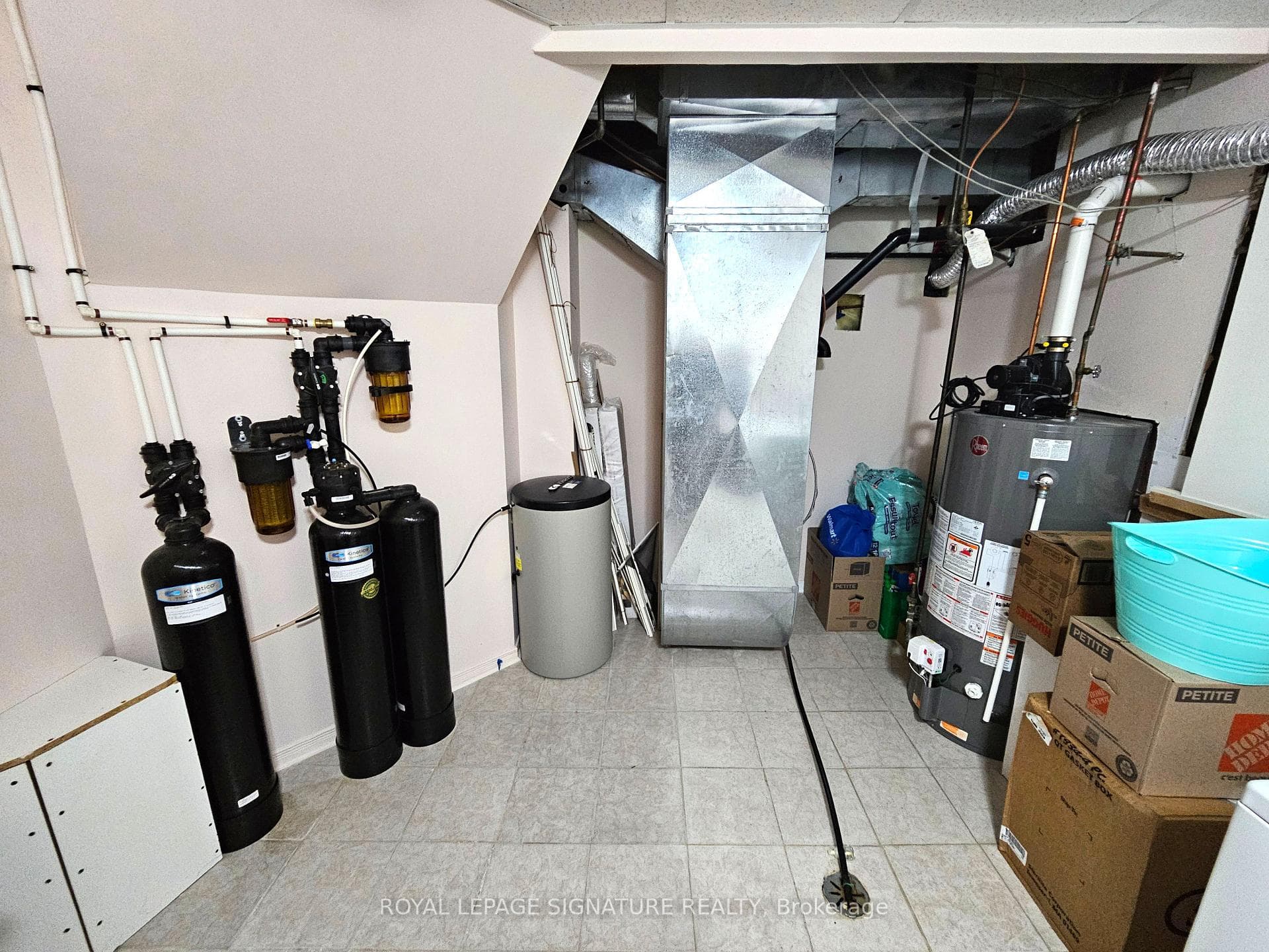 1565 Woodhenge Way photo 28