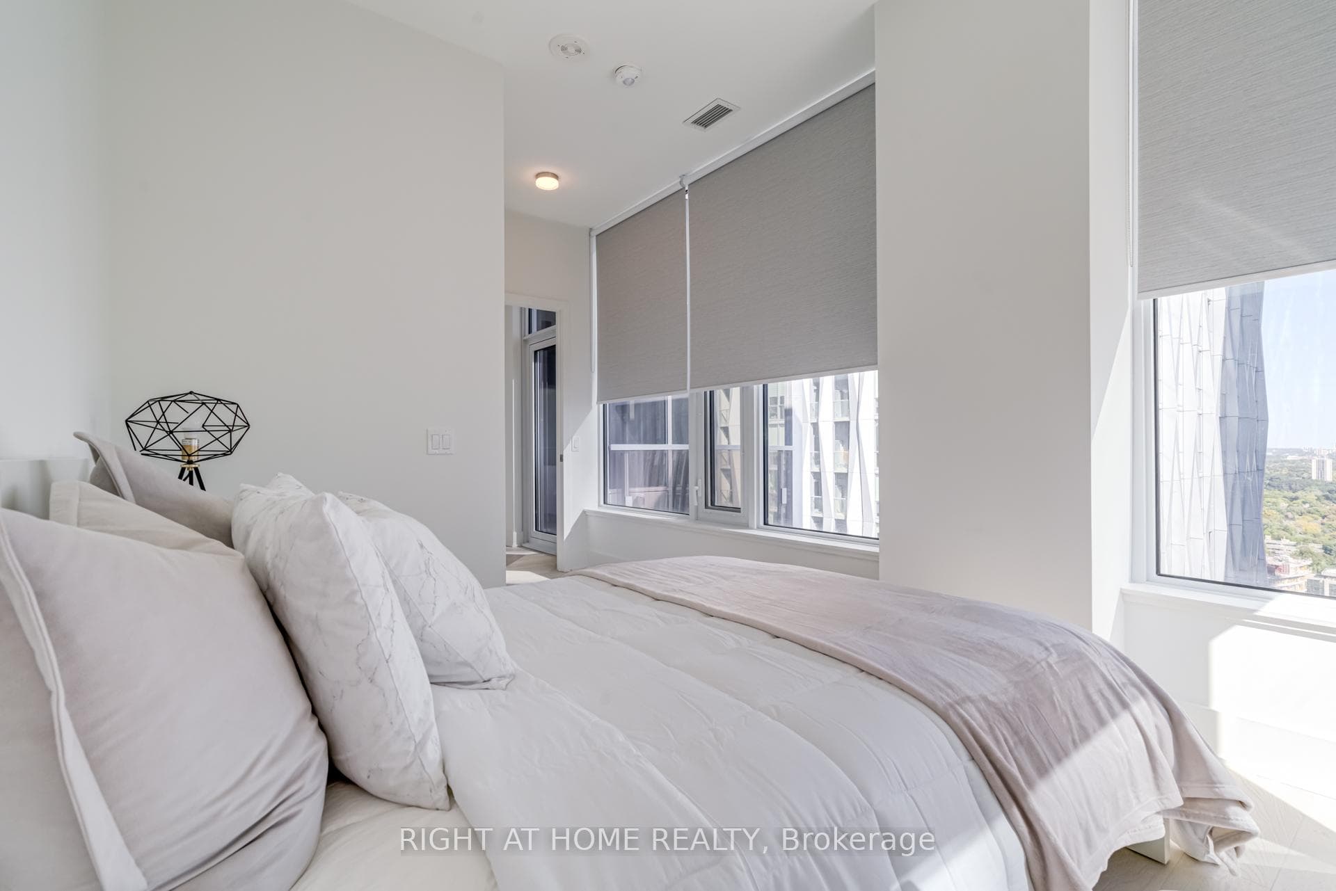 11 Yorkville Avenue Unit 2906 photo 22