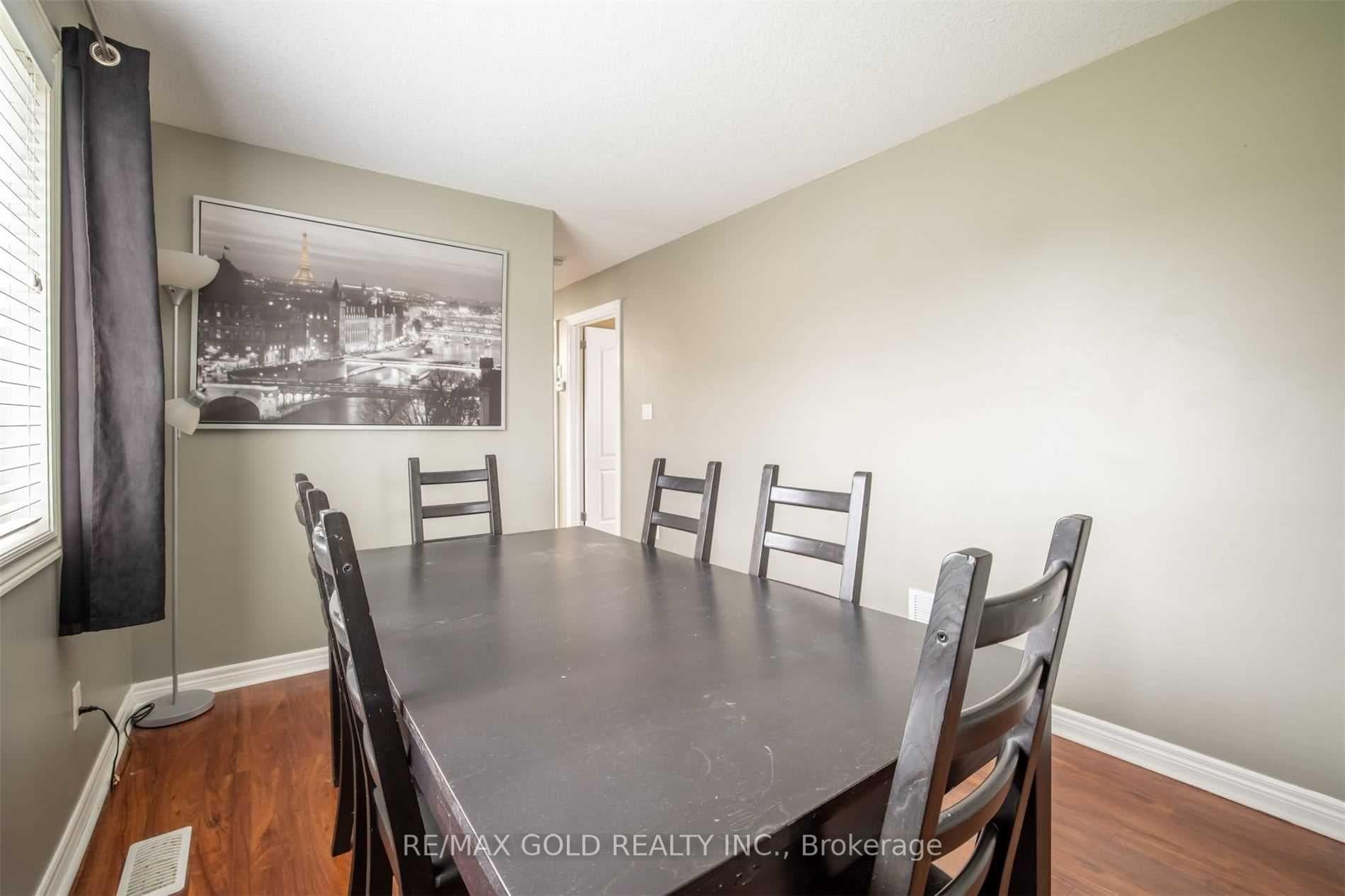 11 Rose Avenue photo 9