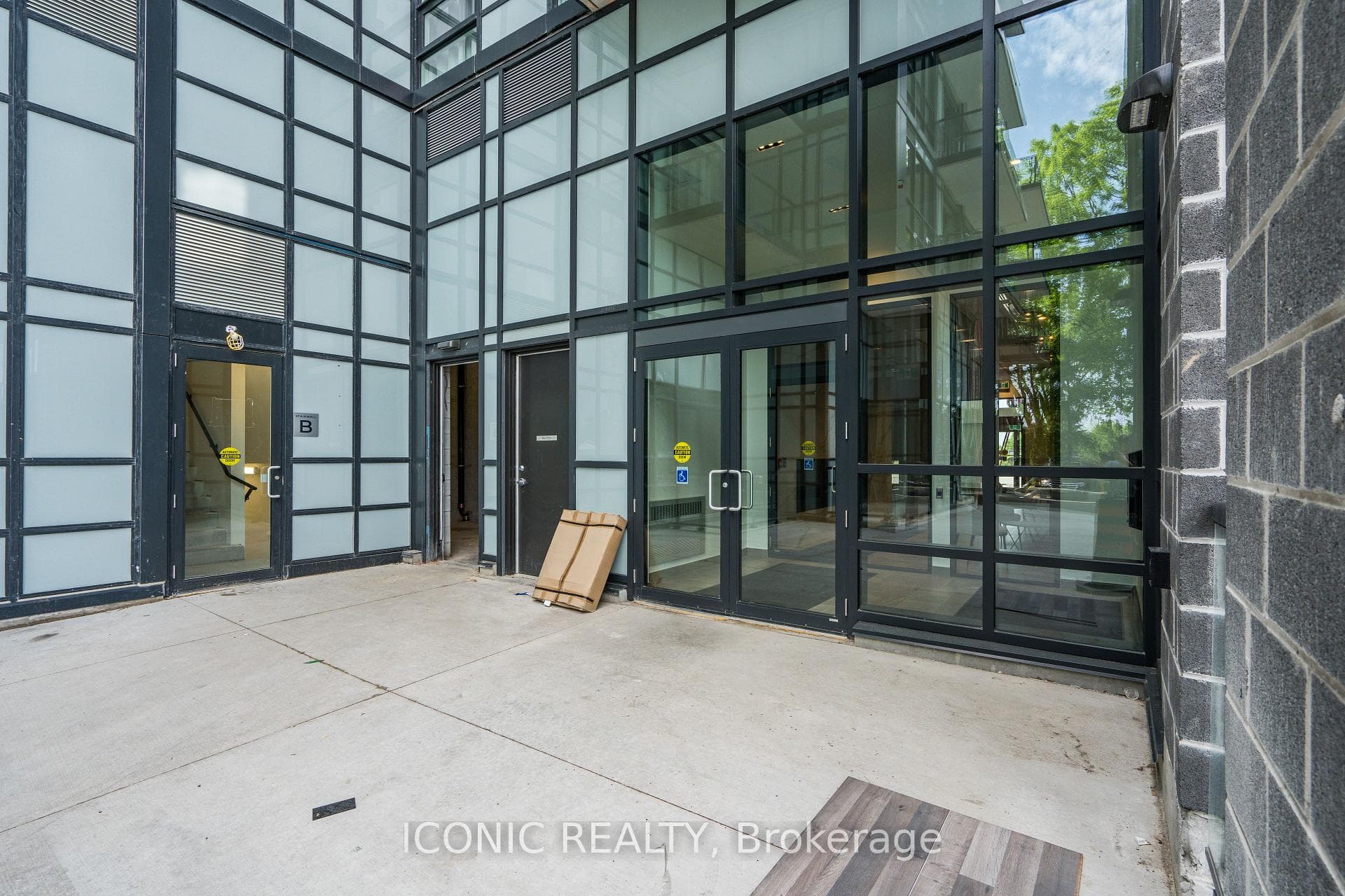 681 Yonge Street Unit 525 photo 20