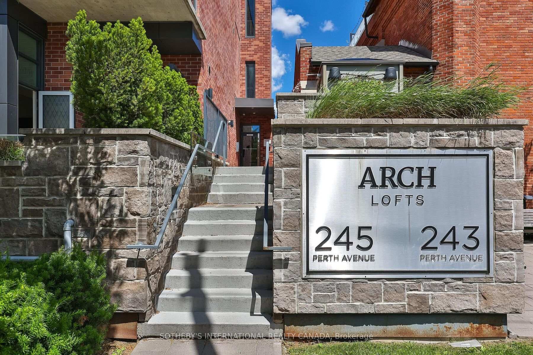 245 Perth Avenue Unit 104 photo 3