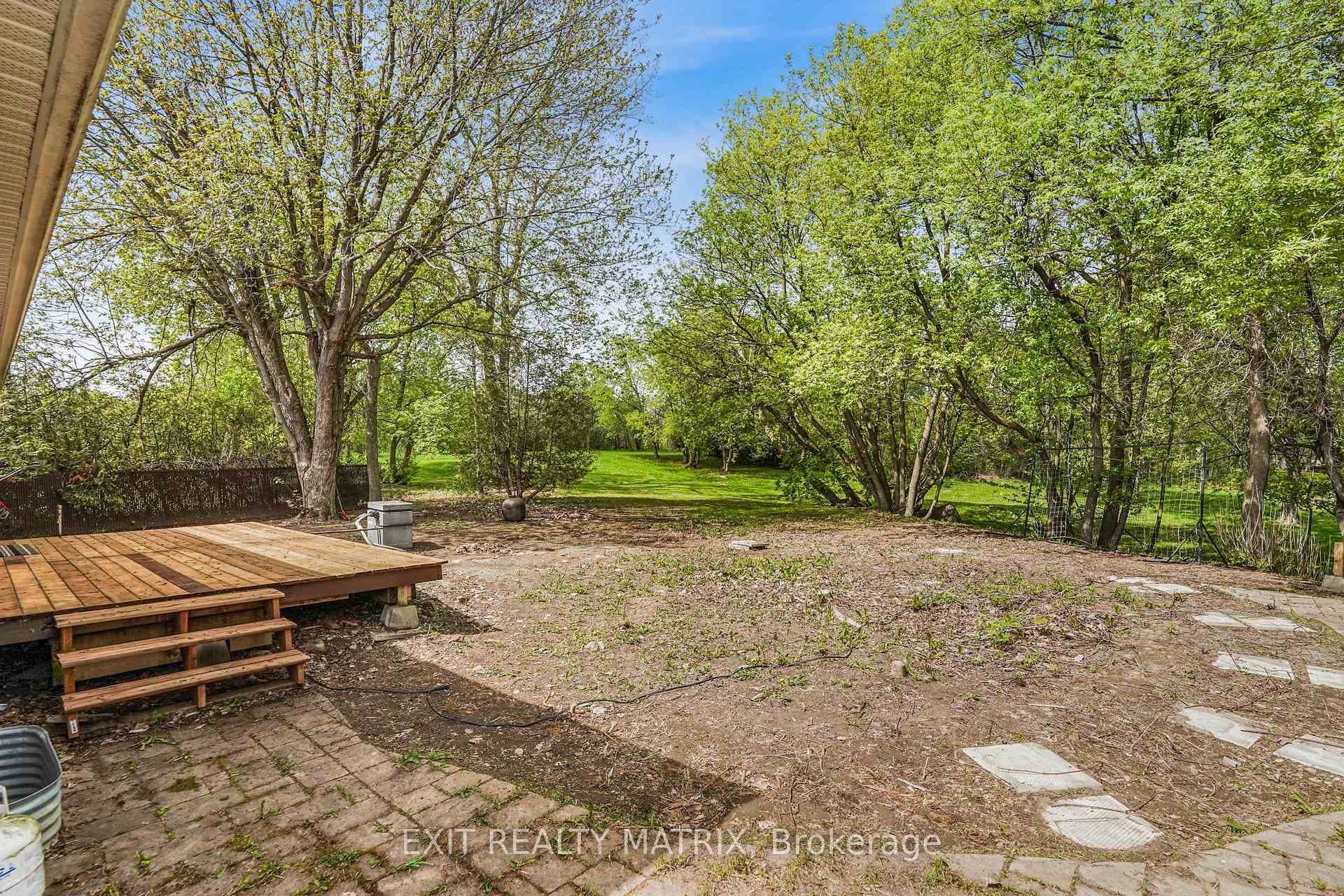 136 Martel Crescent photo 27