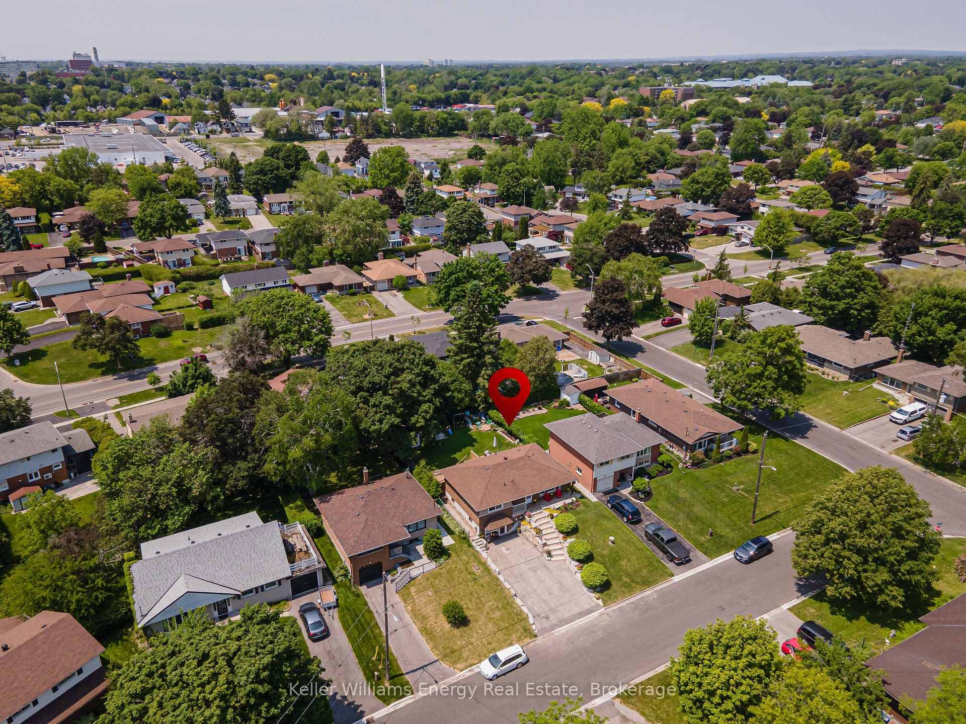 405 Bernhard Crescent photo 40