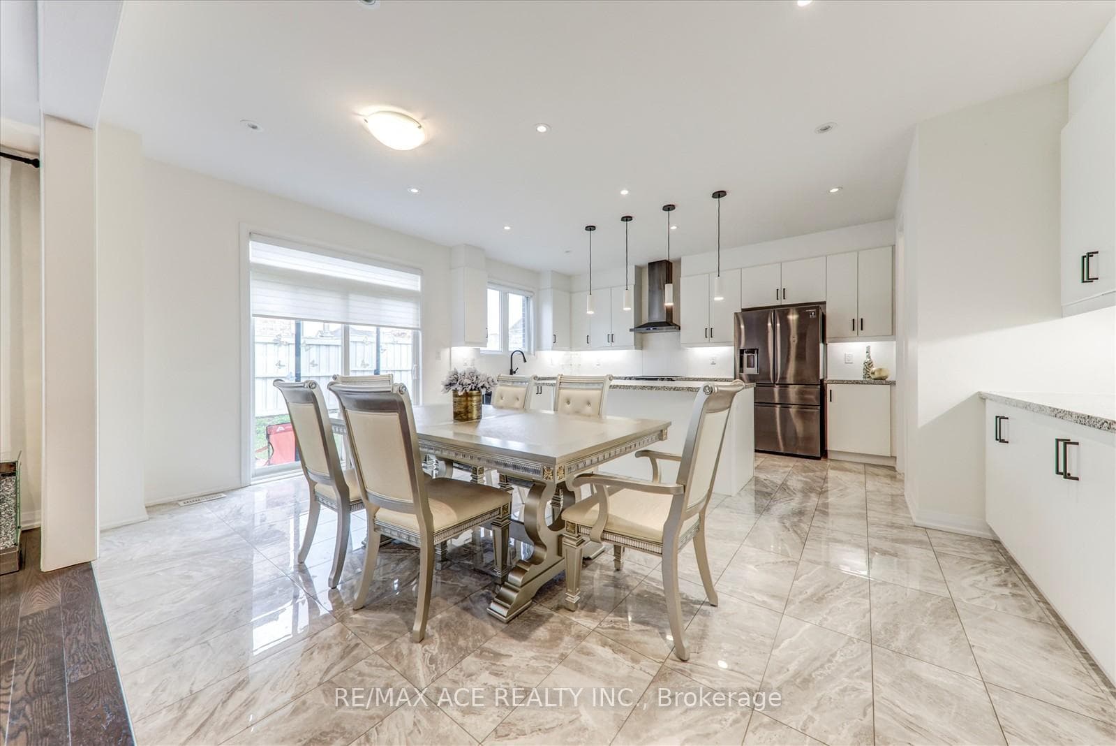 98 Markview Road photo 10