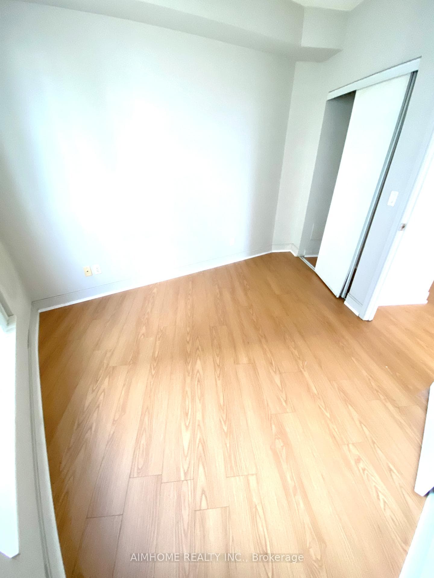 125 Village Green Square Unit 510 photo 28
