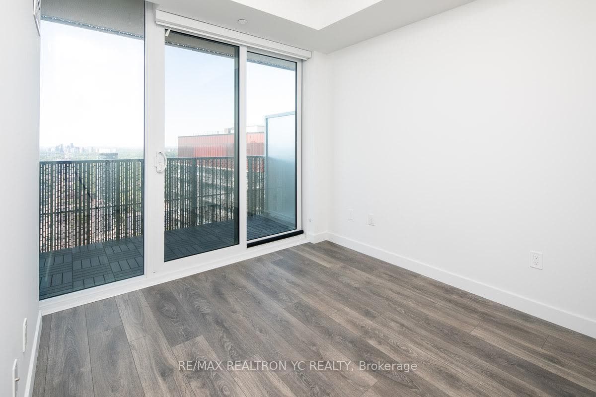 8 Eglinton Avenue Unit 3307 photo 14