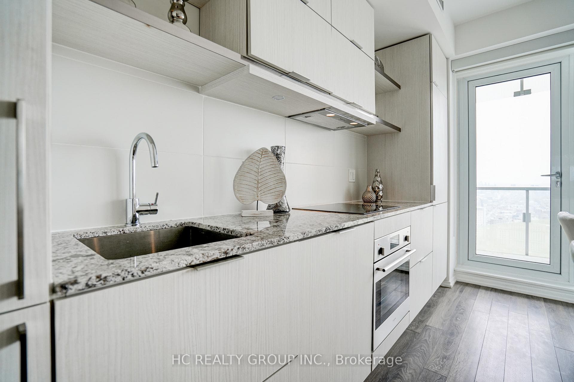 197 Yonge Street Unit 4011 photo 17