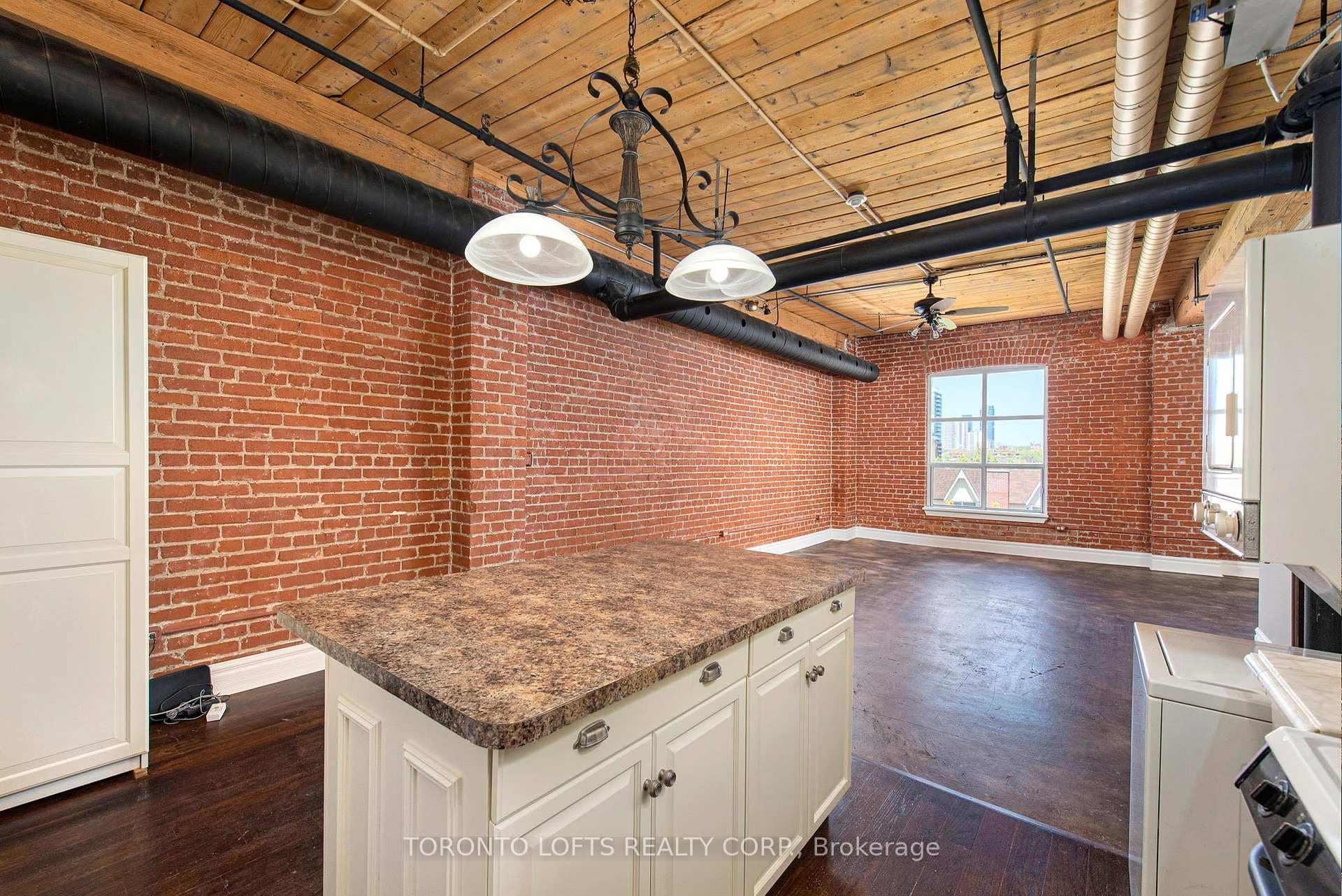 426 Queen Street Unit 405 photo 8