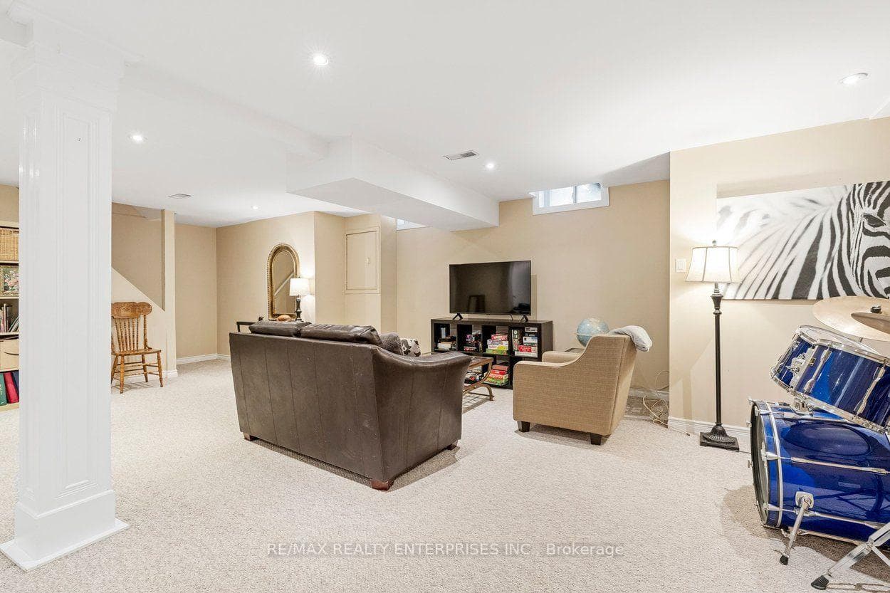 2055 Walkers Line Unit 117 photo 31