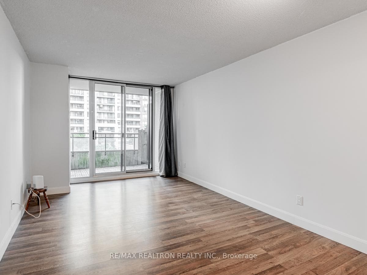 310 Red Maple Road Unit 306 photo 6