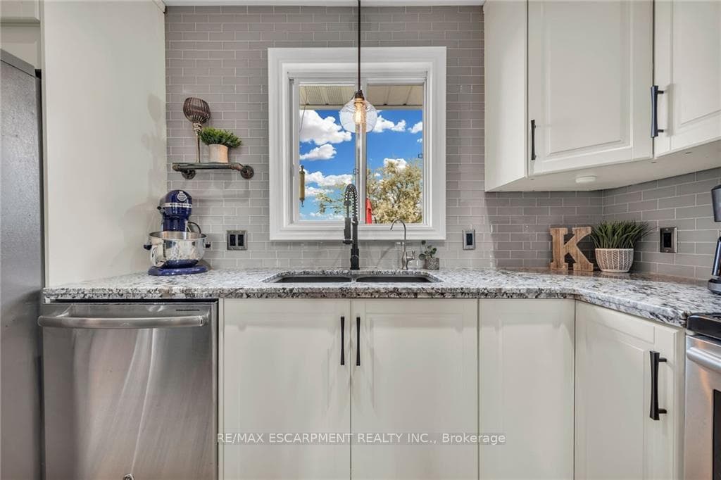 300 Link Road photo 12