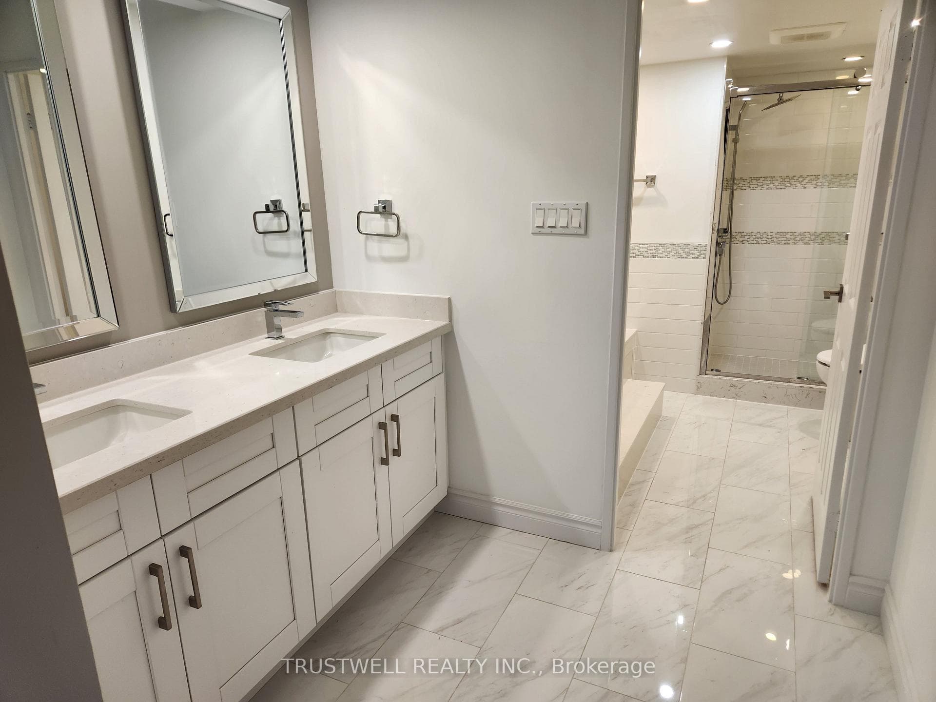 65 Skymark Drive Unit 1706 photo 9