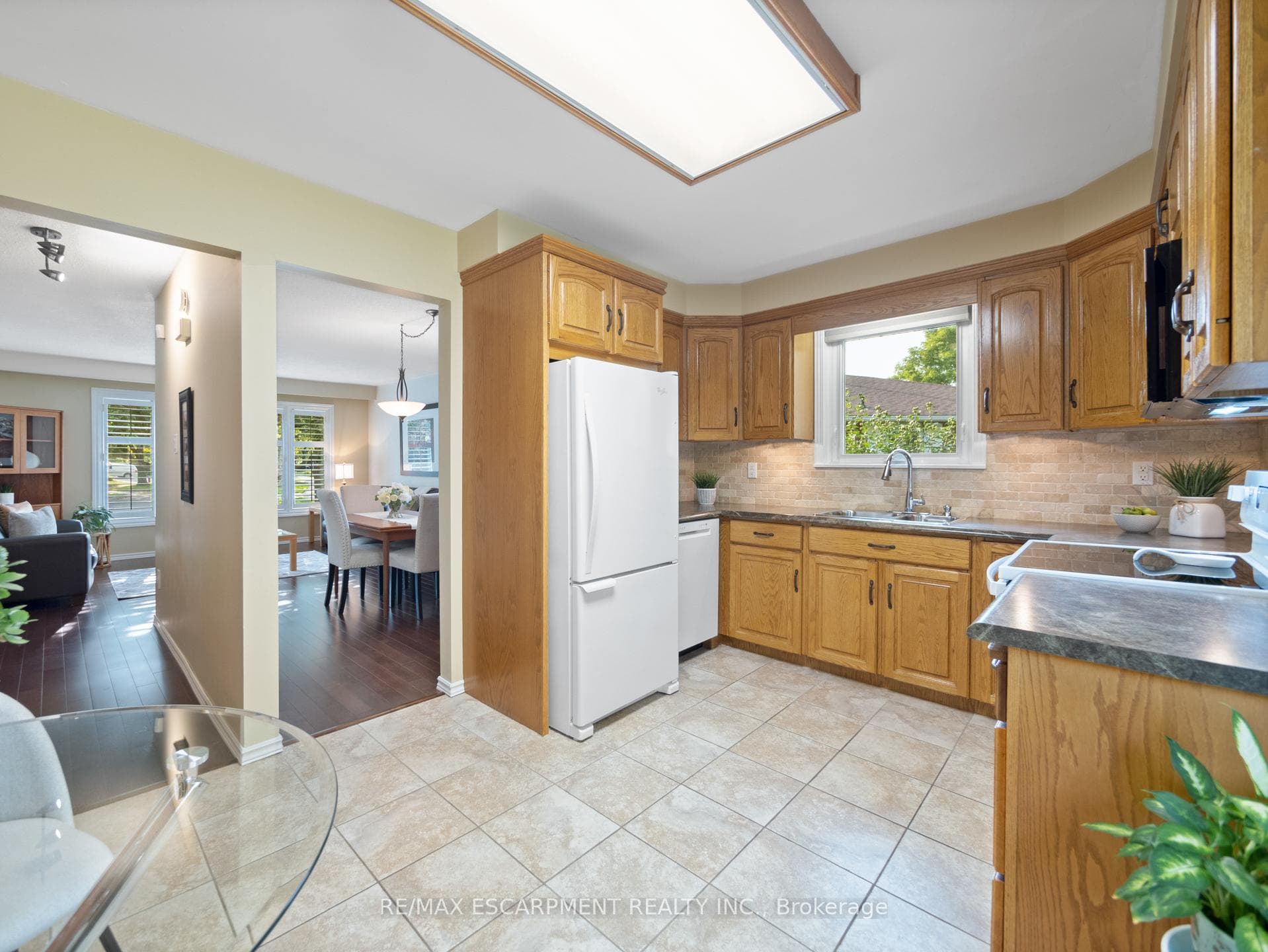 1040 Dowland Crescent photo 19