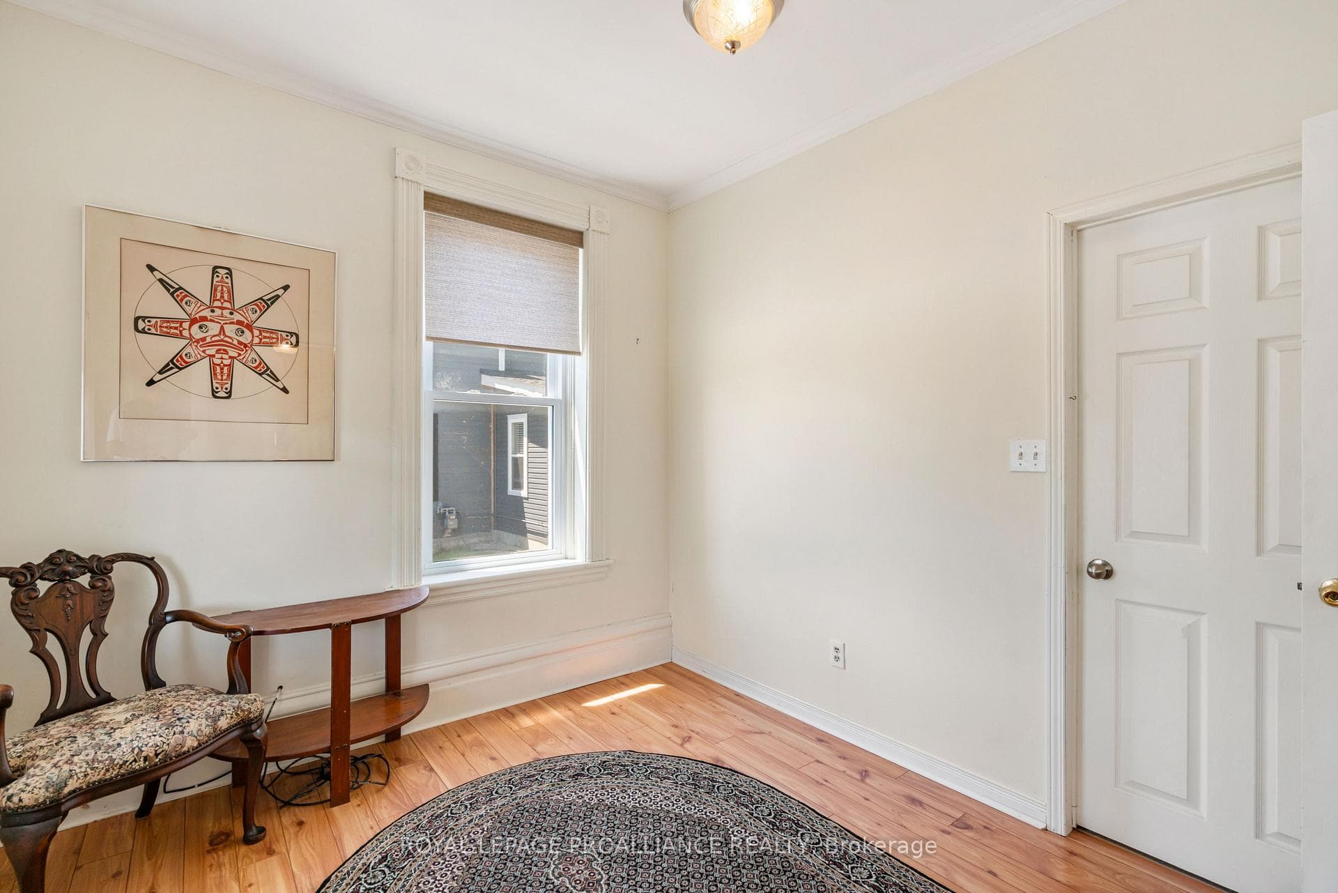 568 James Street photo 7