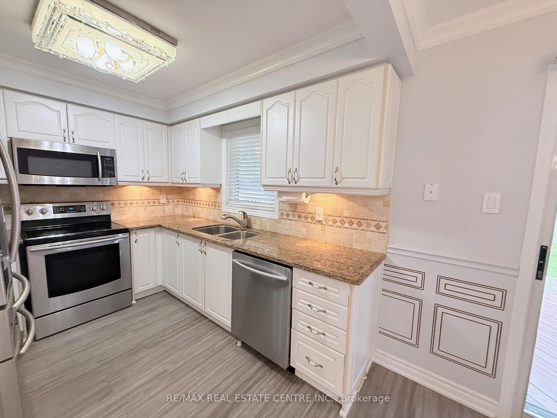 7264 Seabreeze Drive photo 8