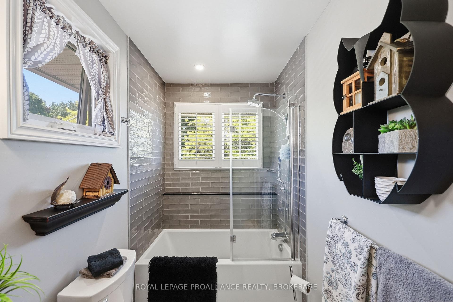 317 Avenue Road photo 47