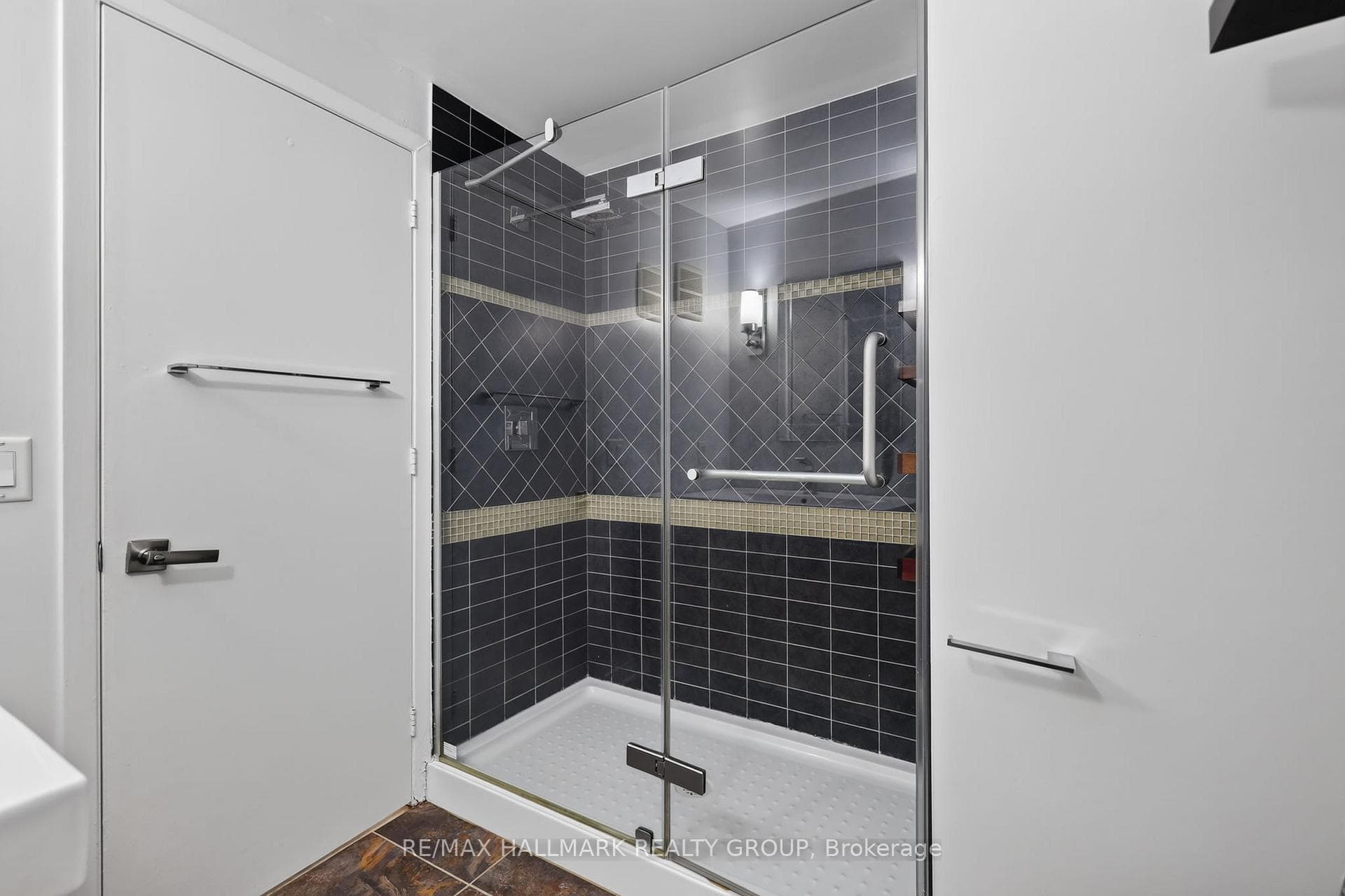 290 CATHCART Street Unit 22 photo 23