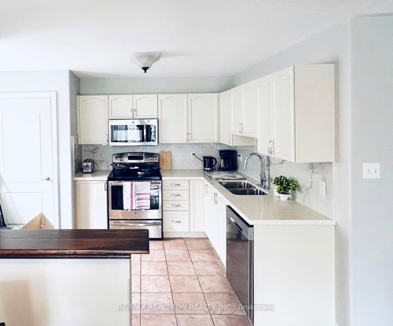 76 Larkin Drive photo 5