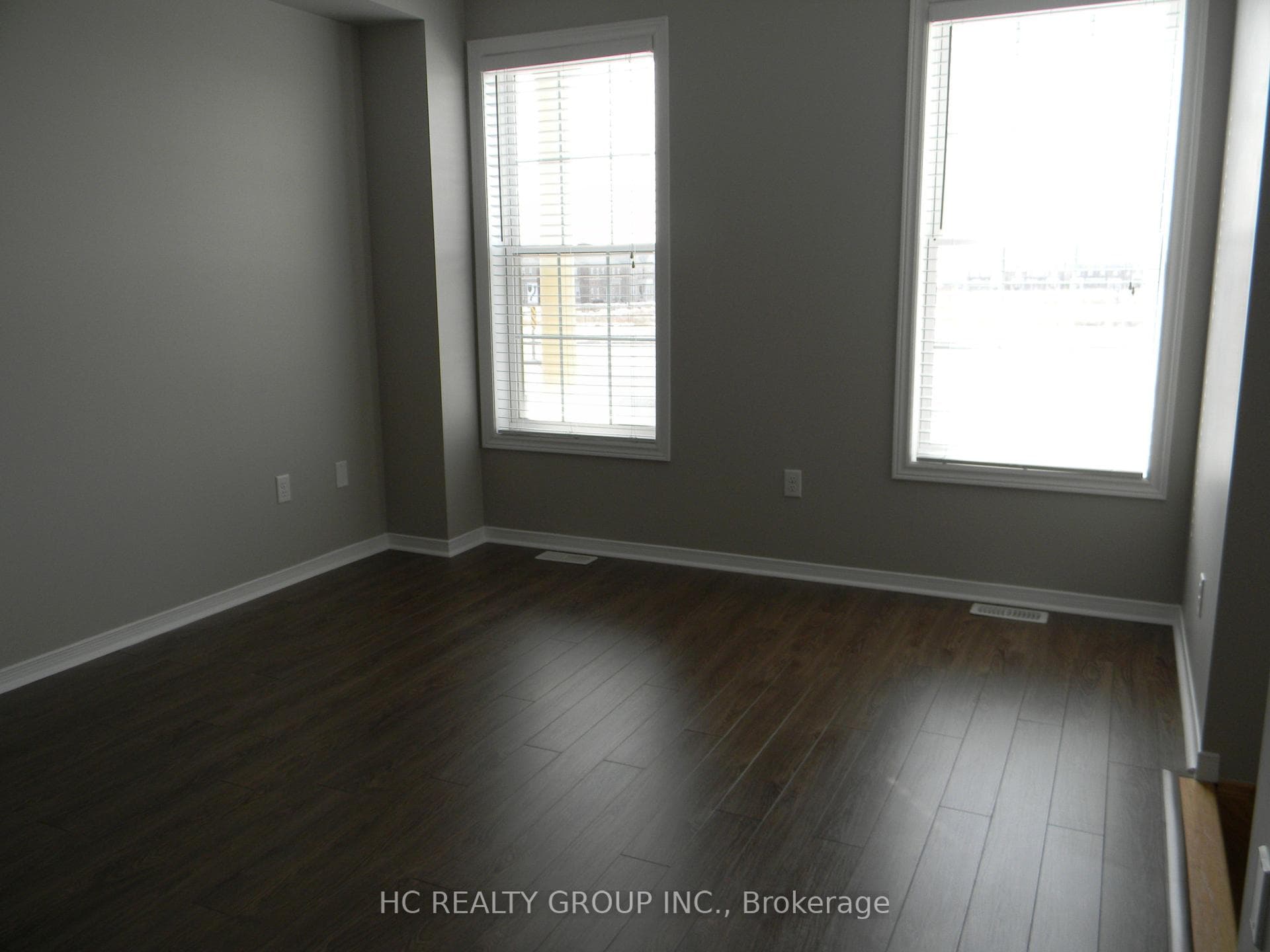 10265 Woodbine Avenue photo 2