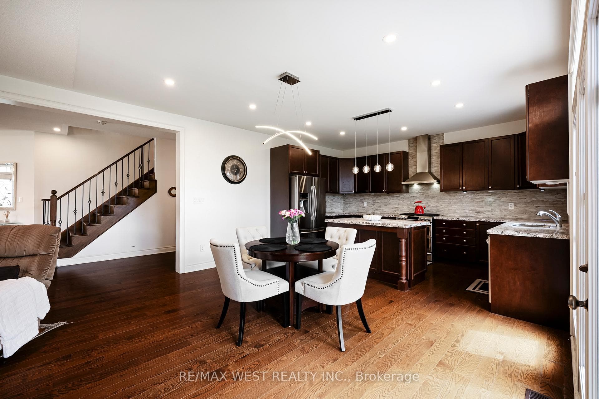 10 Stonegate Avenue photo 10
