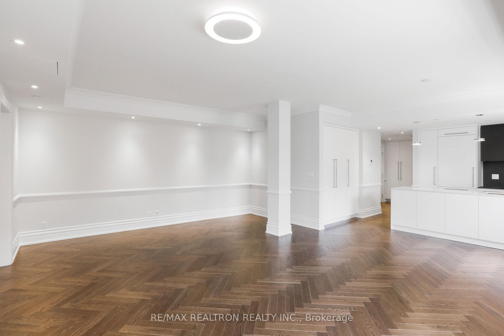 2 Clarendon Avenue Unit 206 photo 3