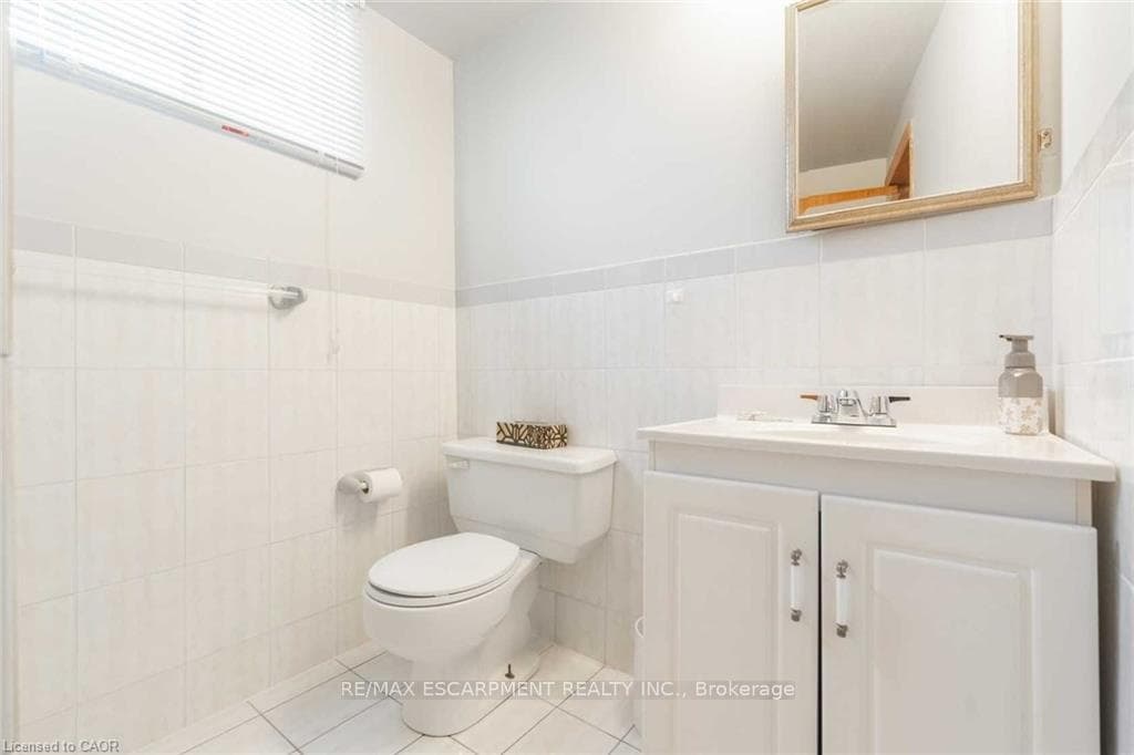 134 Marcella Crescent Unit B photo 11