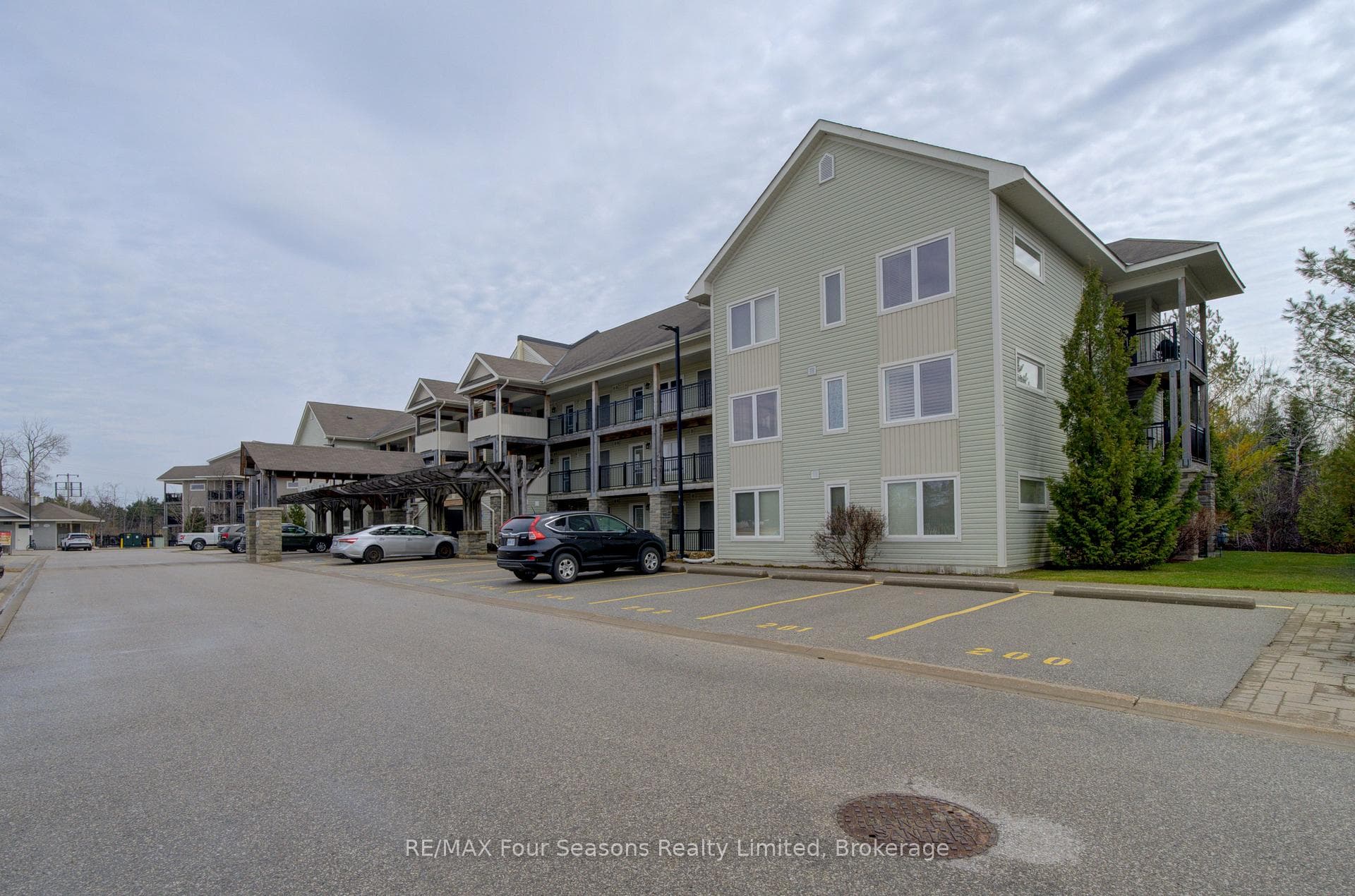 6 Brandy Lane Drive Unit 105 photo 2
