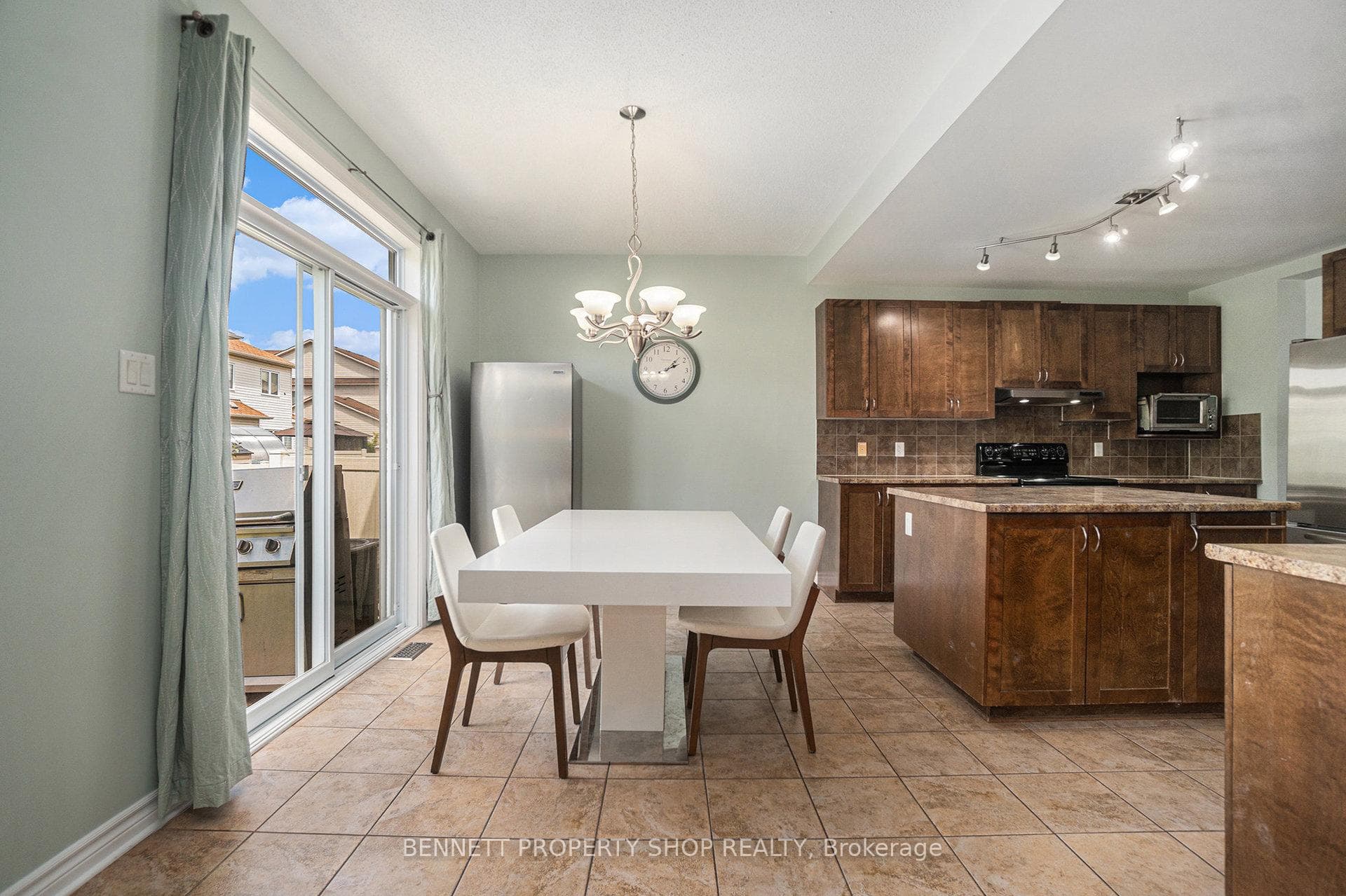 324 Fairlakes Way photo 13