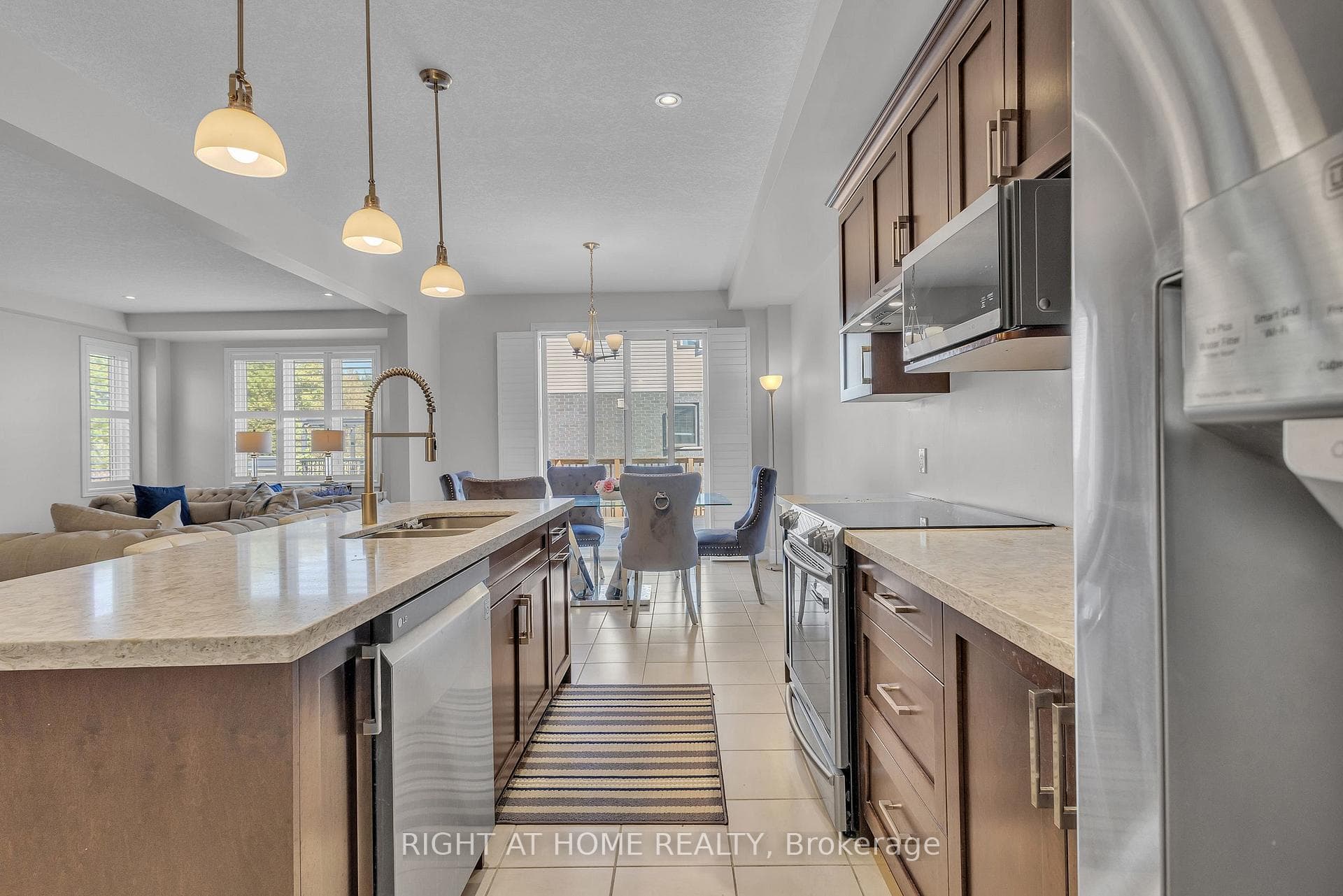 321 Carriage Way photo 9
