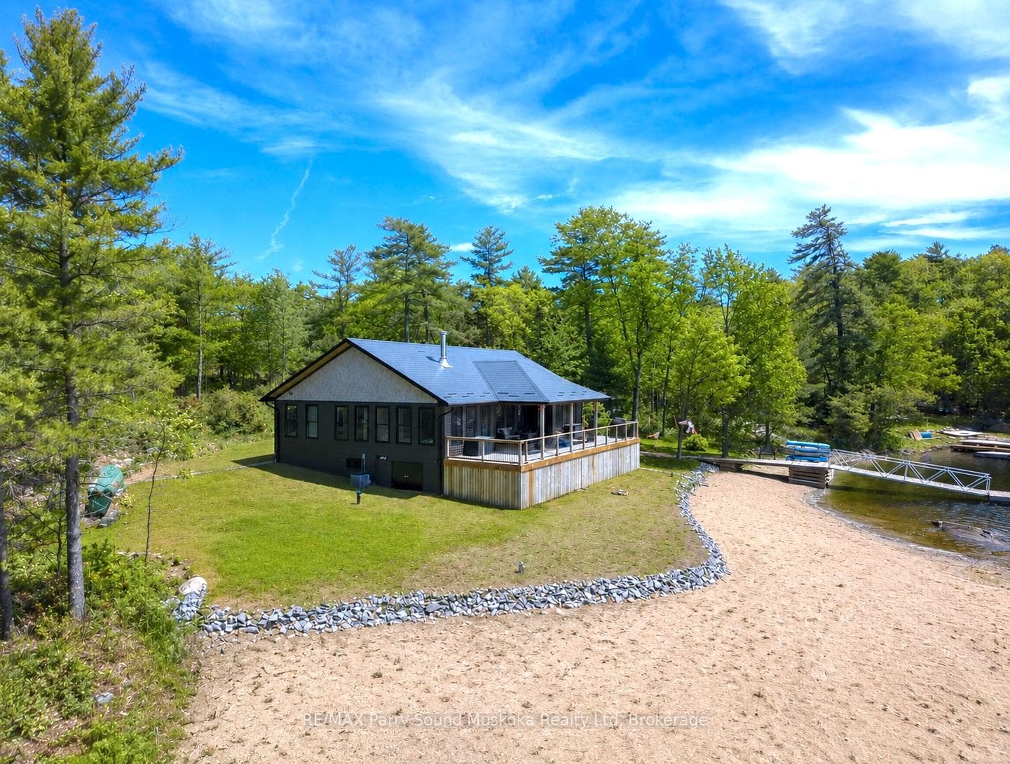 32 A11 Island photo 2