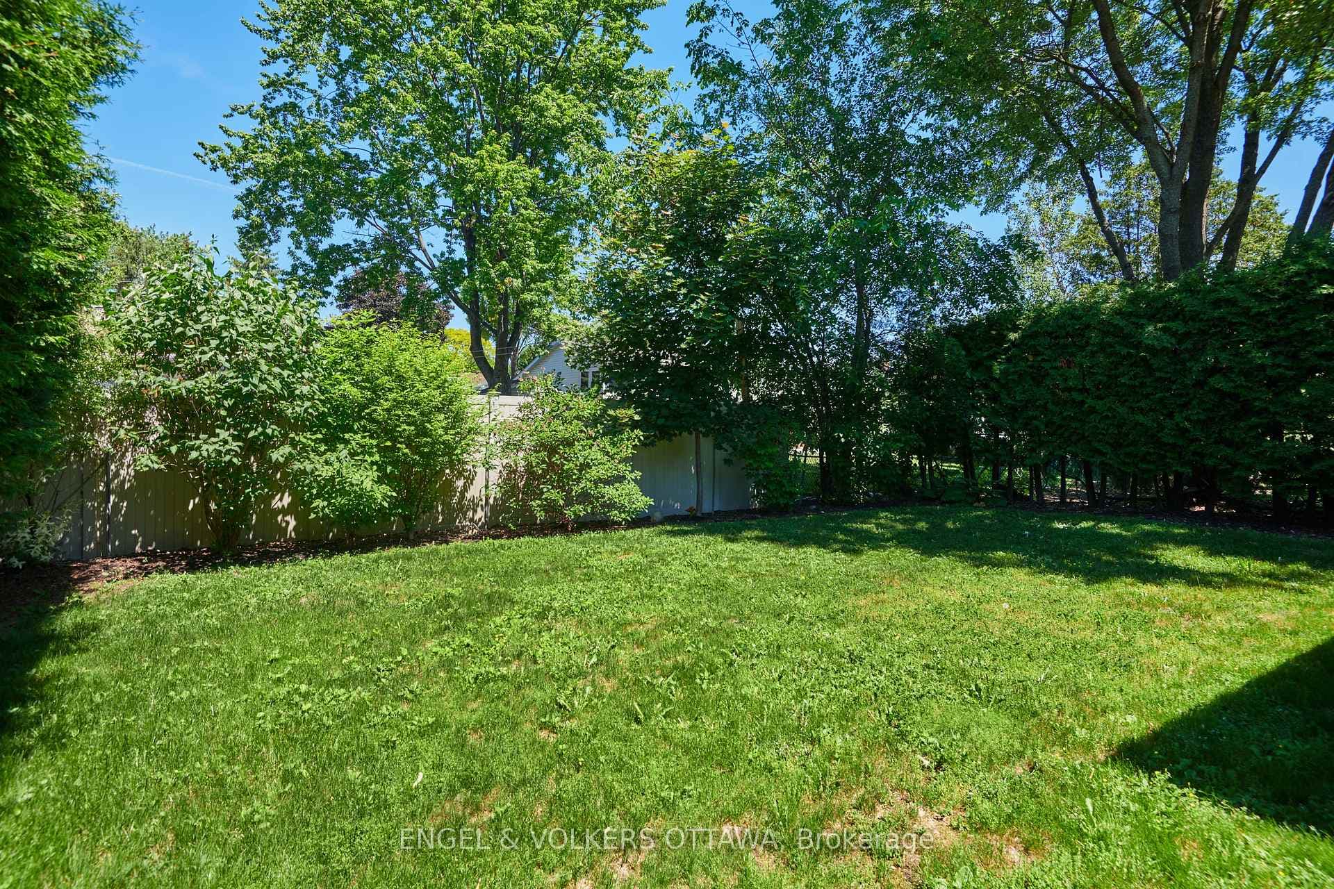 2123 Blue Jay Crescent photo 5