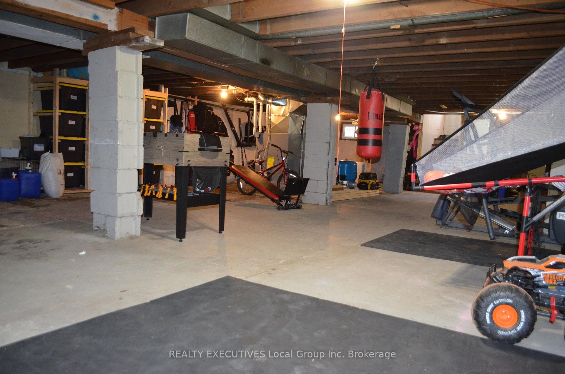 412 Sweezy Street photo 22