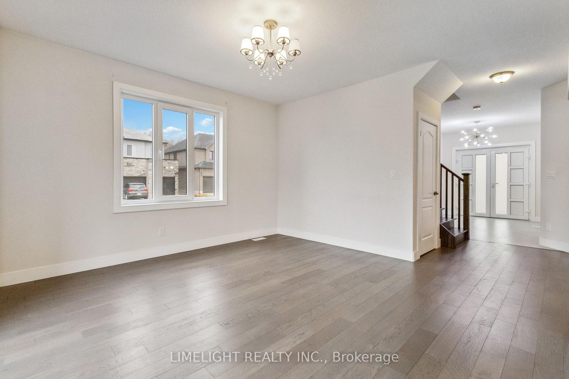 872 Zaifman Circle photo 9
