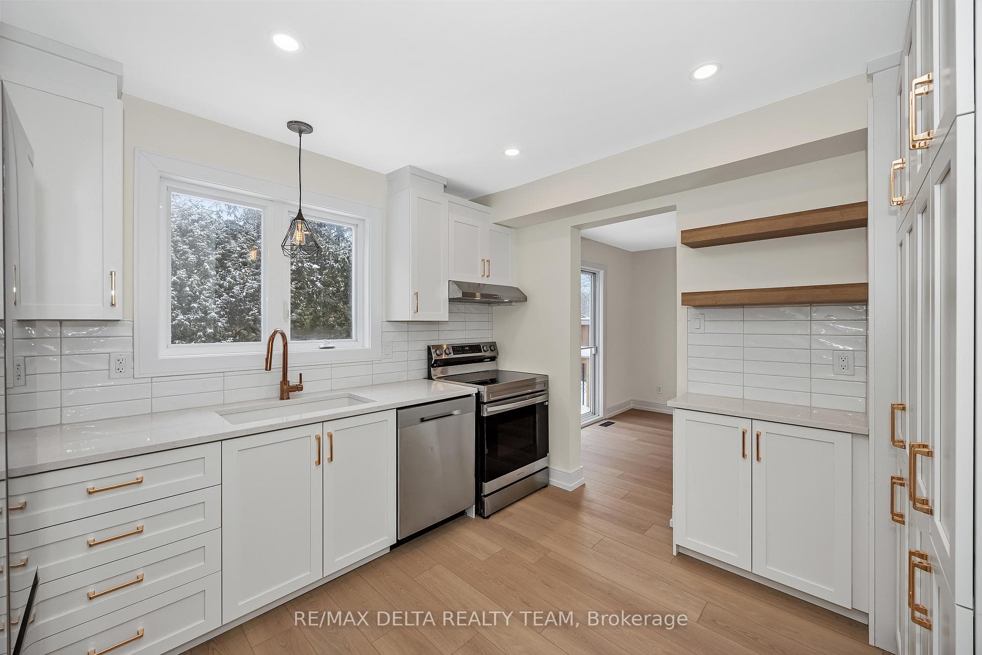 1843 Brousseau Crescent photo 8