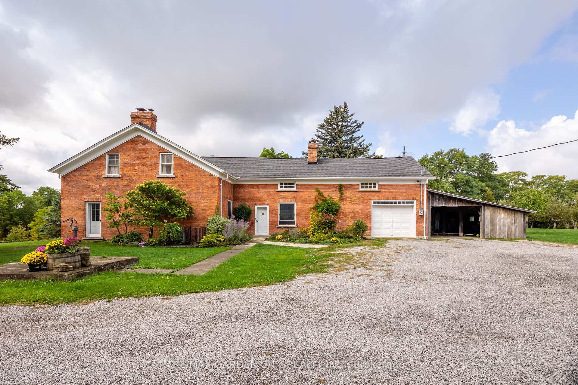 2432 Seburn Road photo 10