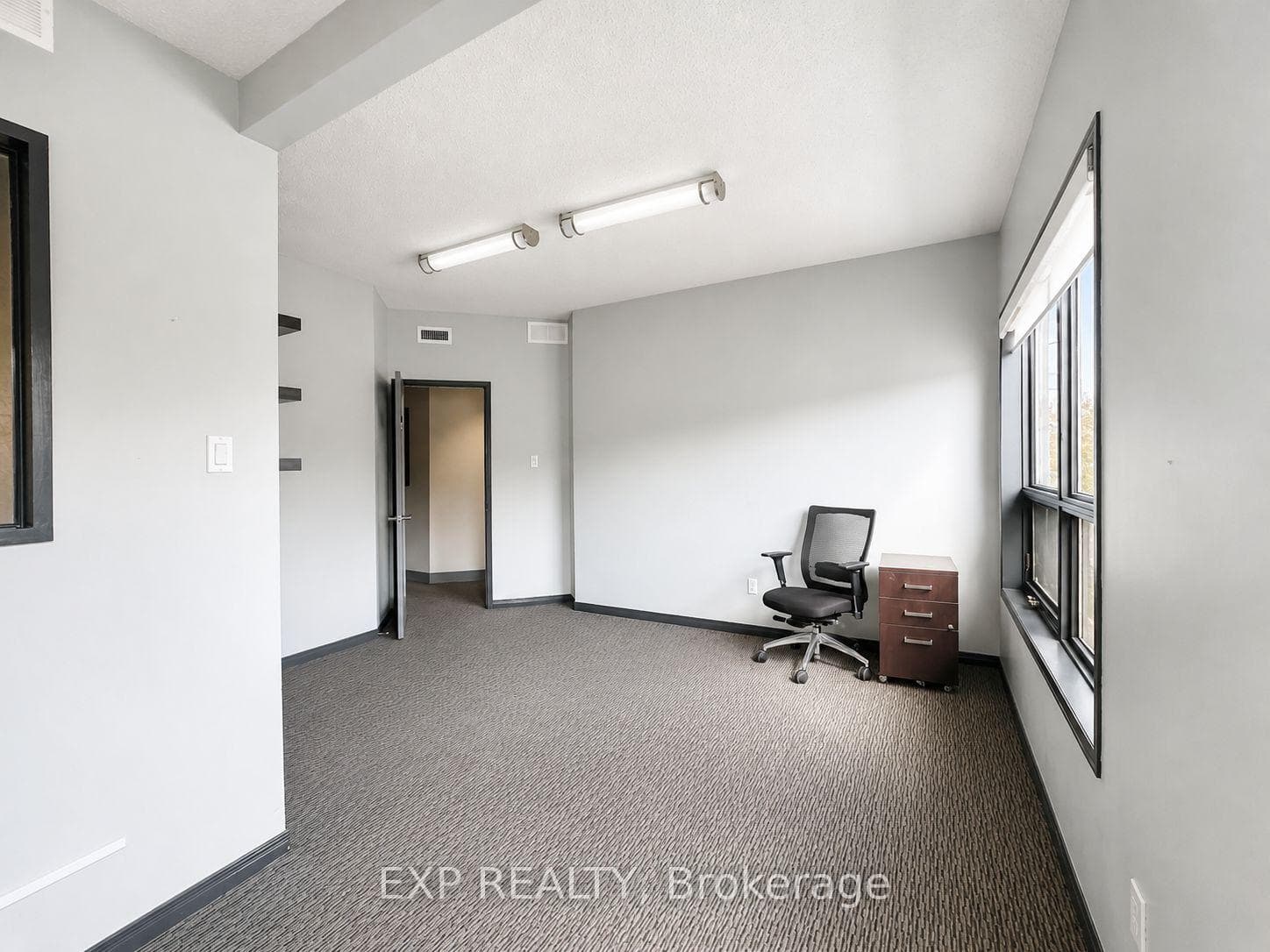 111 Sherwood Drive Unit 204 photo 4