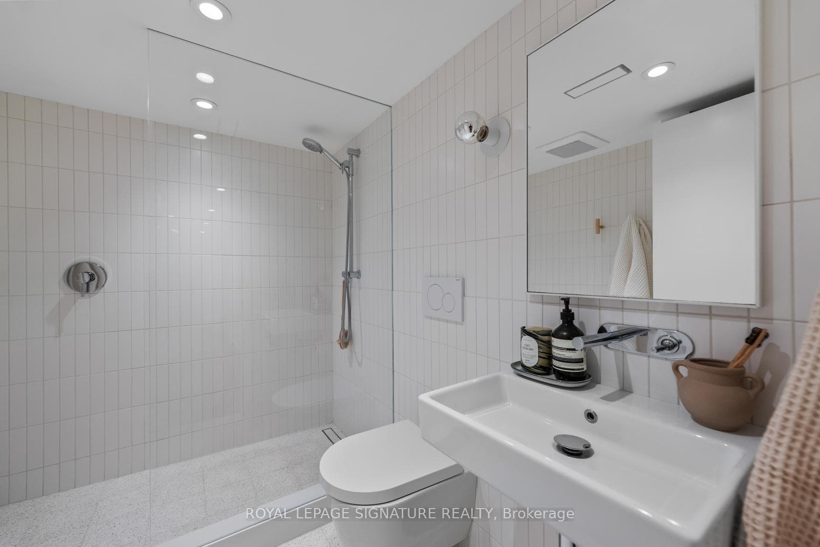 4 Kimberley Avenue photo 32