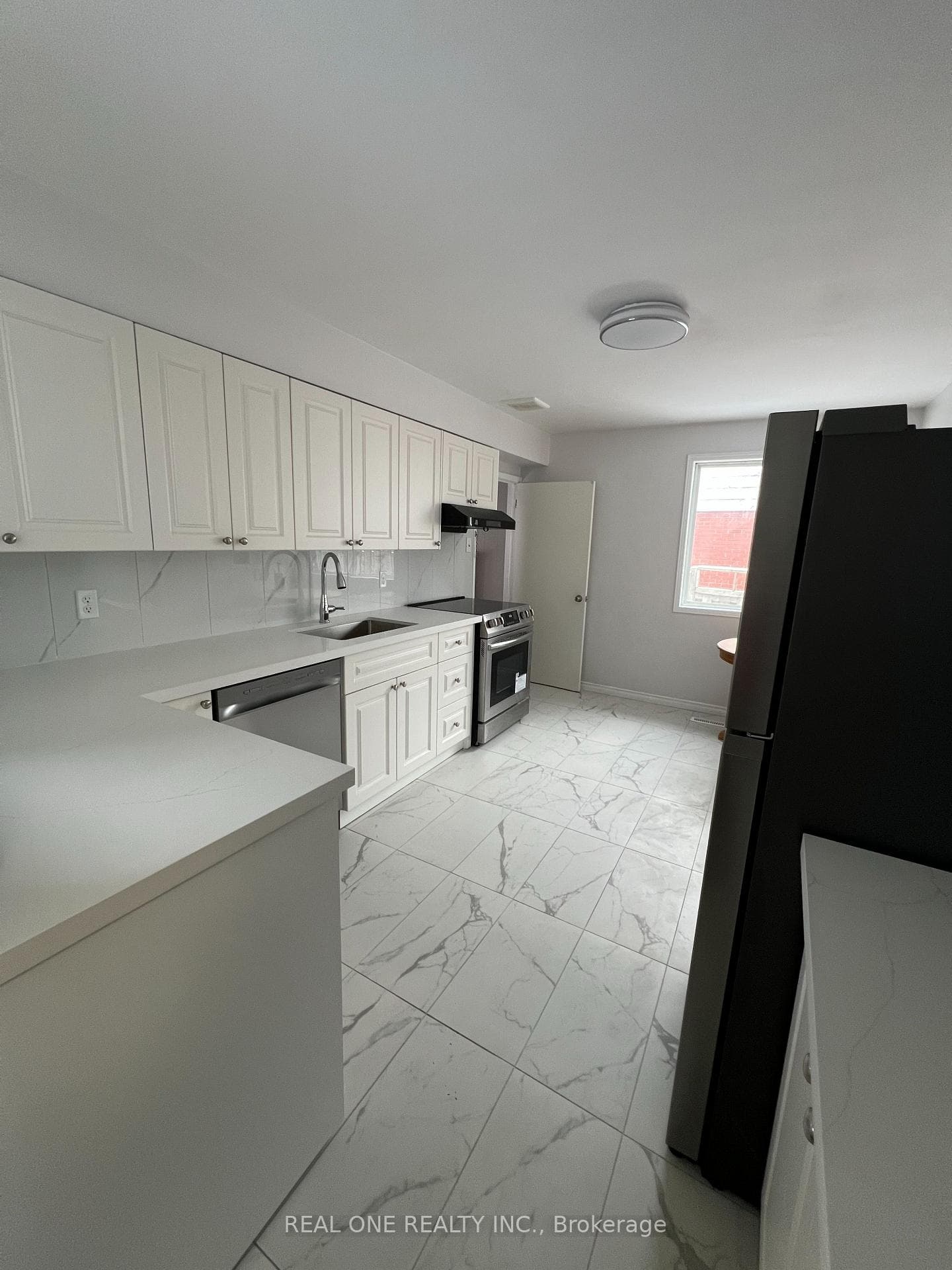 566 Middlewoods Drive photo 23