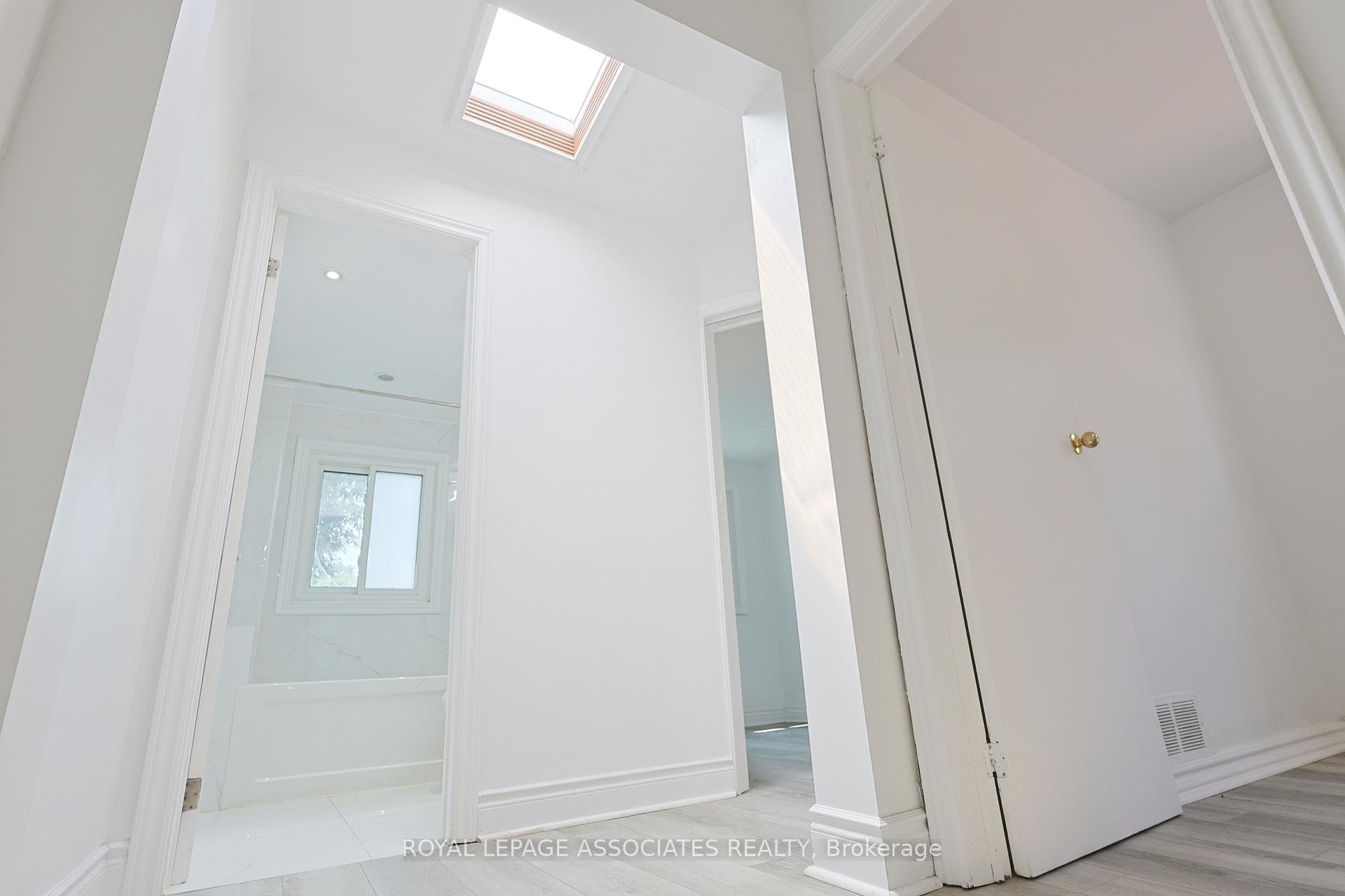 140 Brownville Avenue photo 32