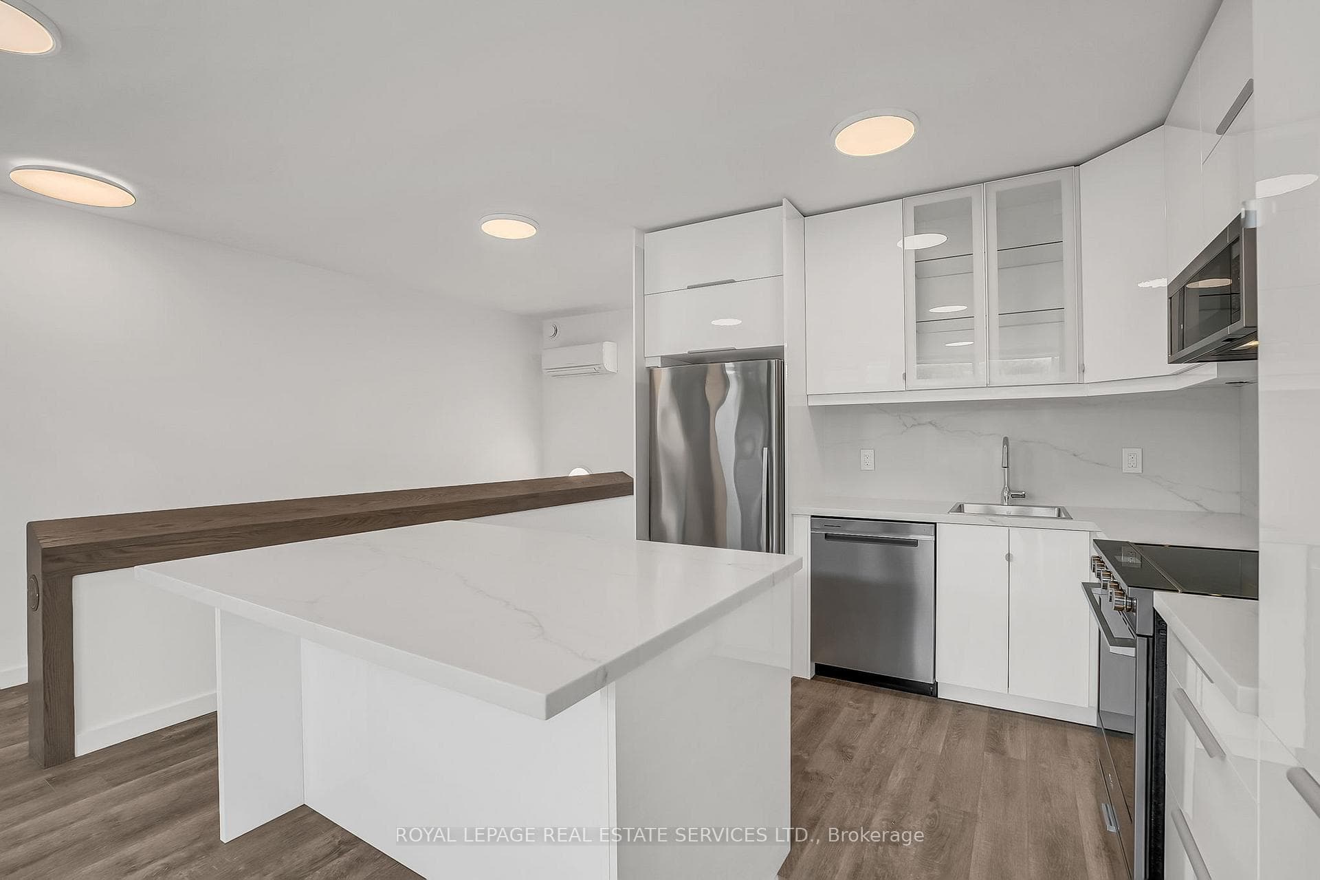 439 Winona Drive Unit C photo 20