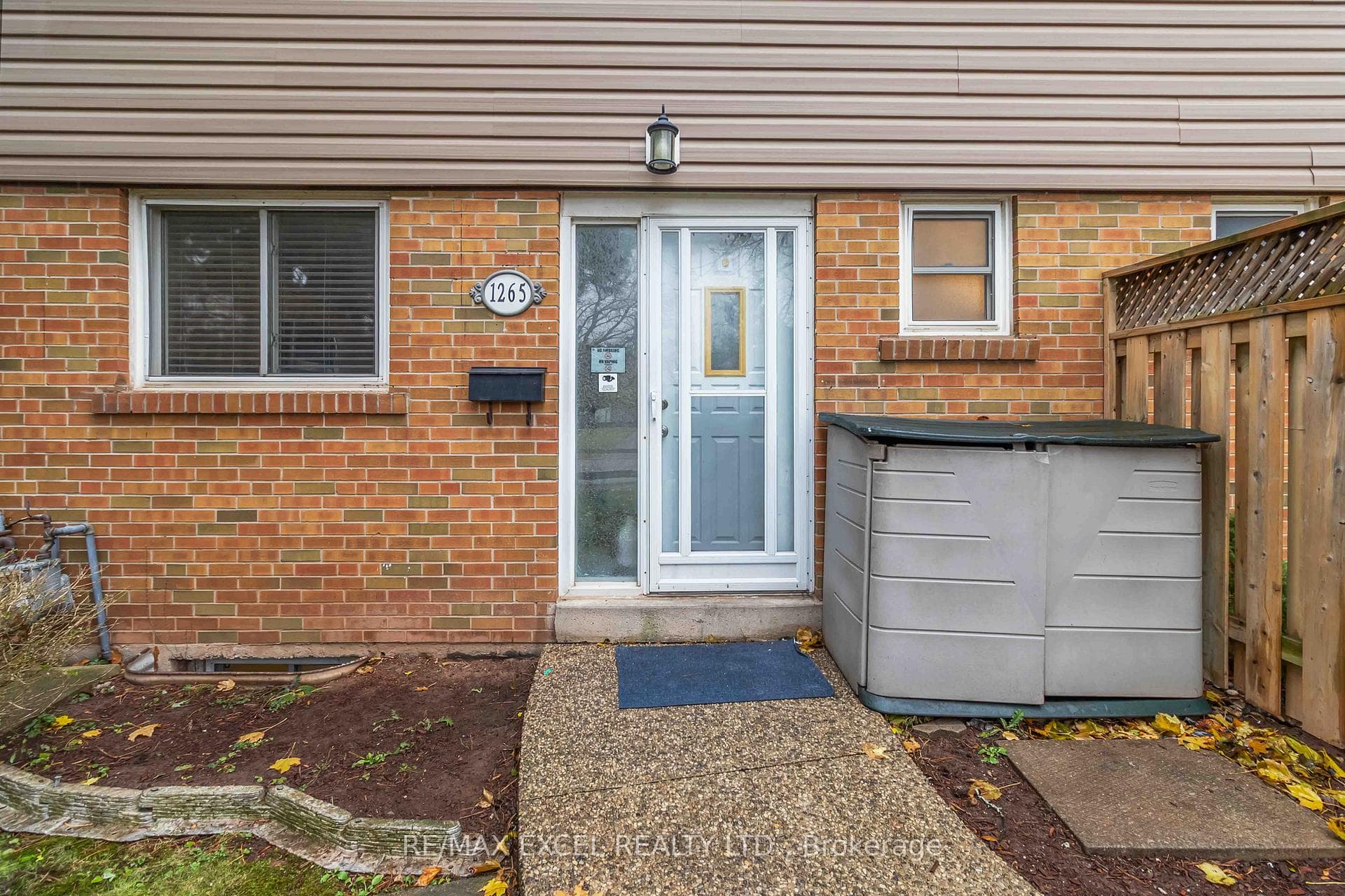 1265 NAPIER Crescent Unit 12 photo 3