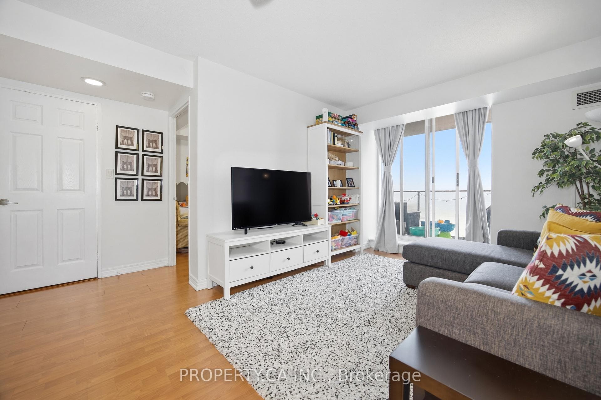 1369 Bloor Street Unit 1311 photo 2