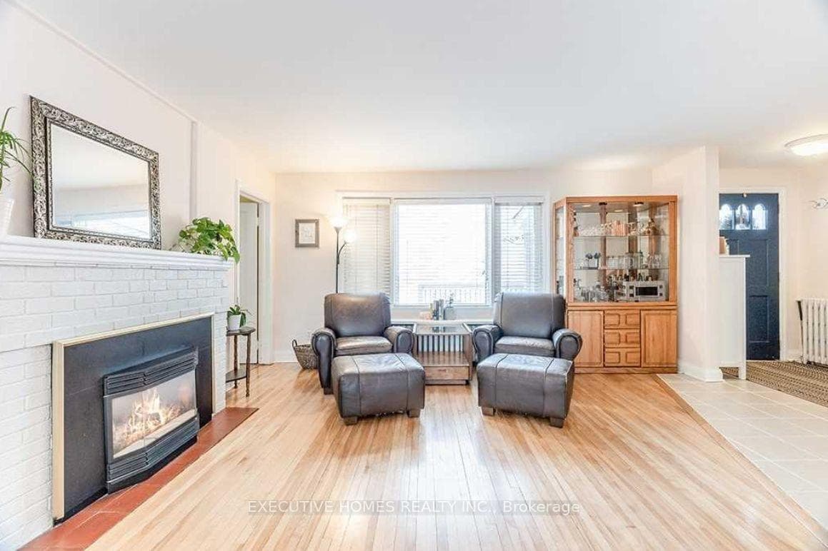 136 John Street photo 3