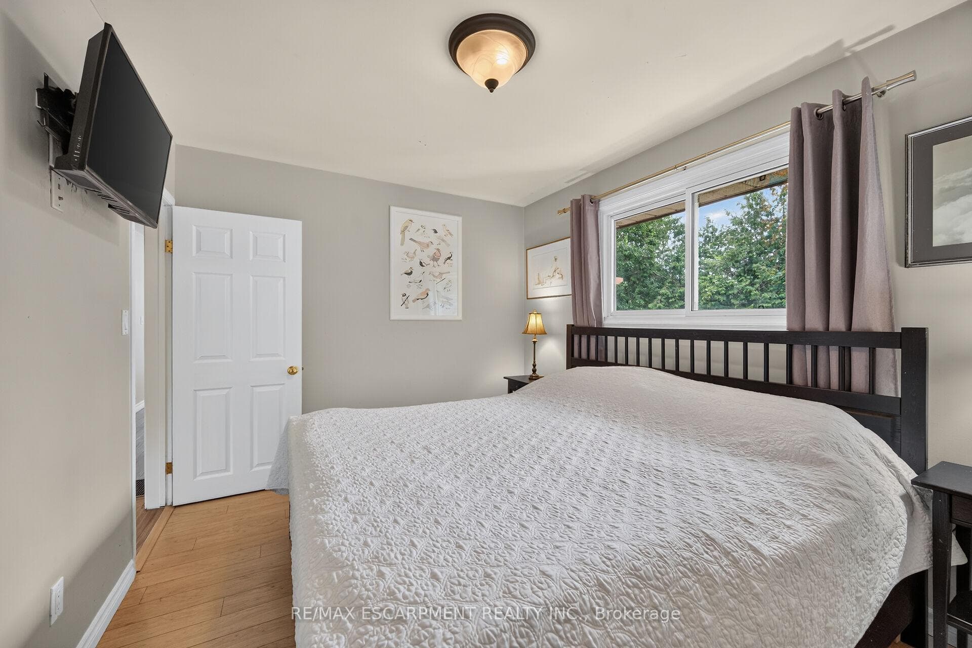 251 Mackenzie Crescent photo 20