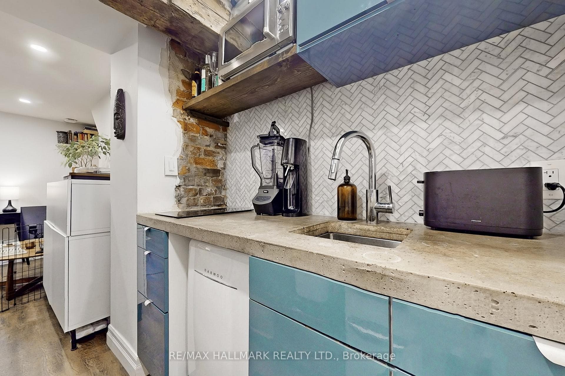 lower level kitchen