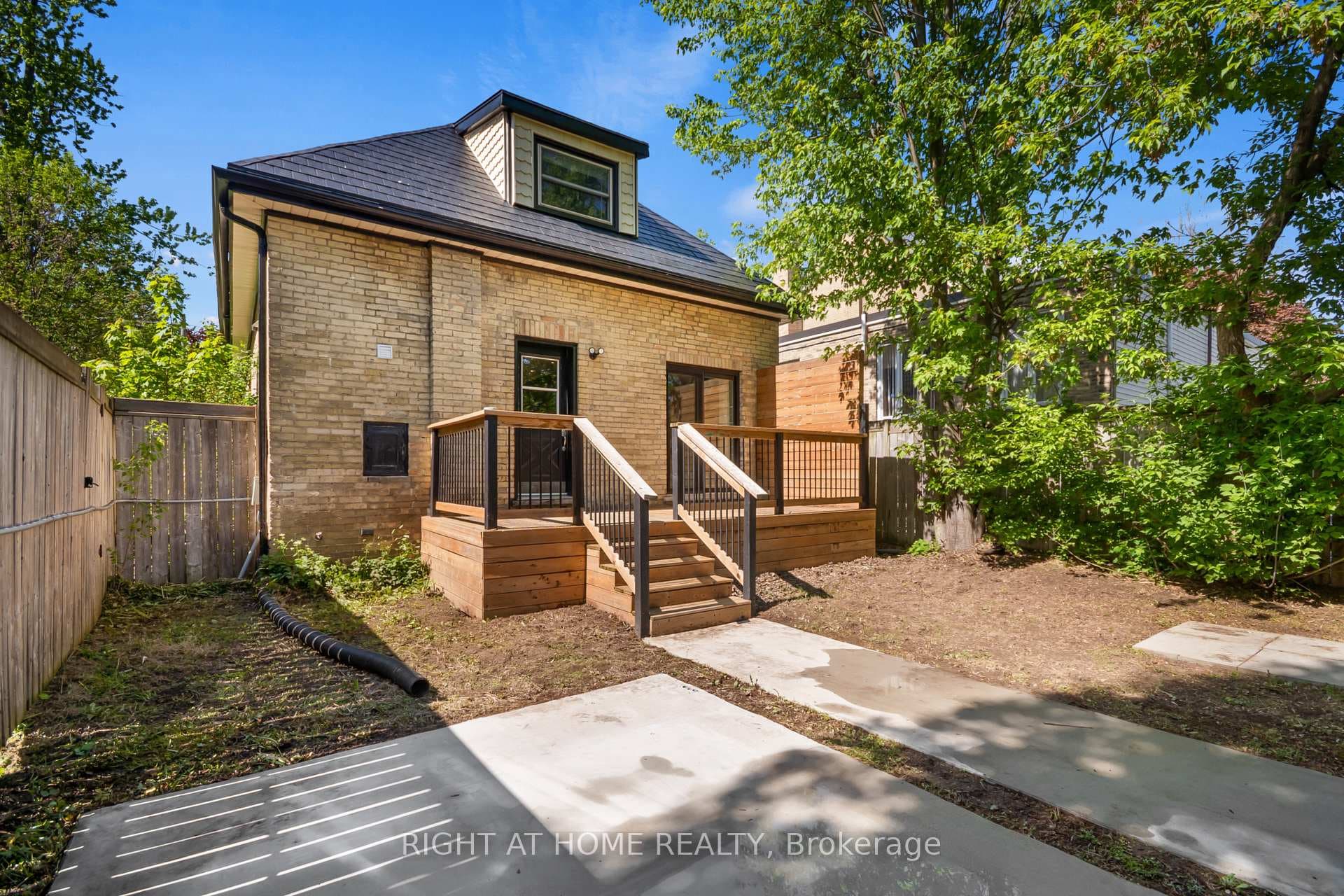 455 St James Street photo 21